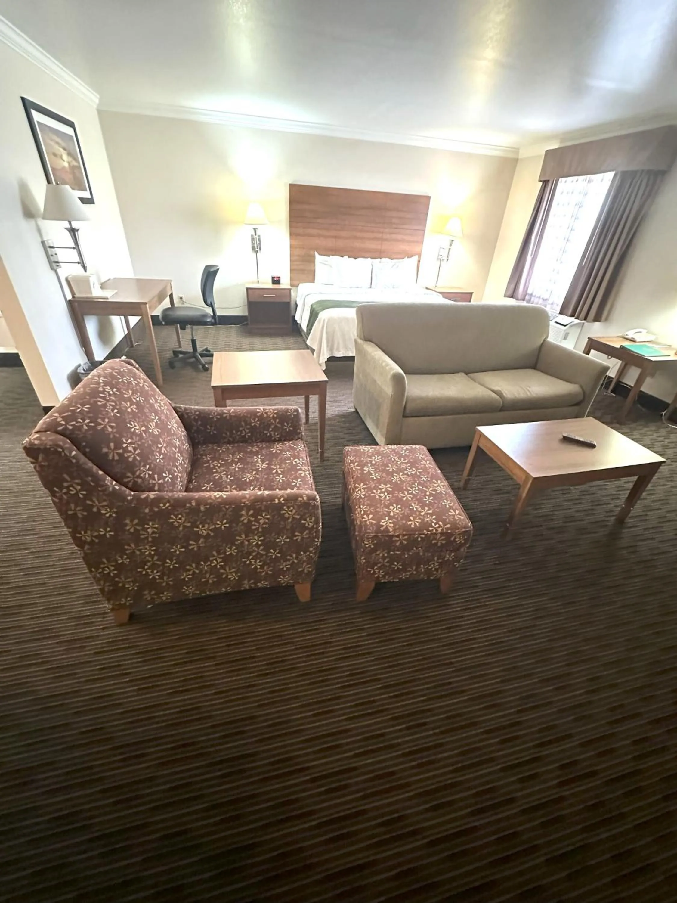 Living room in Quality Inn & Suites Salina West