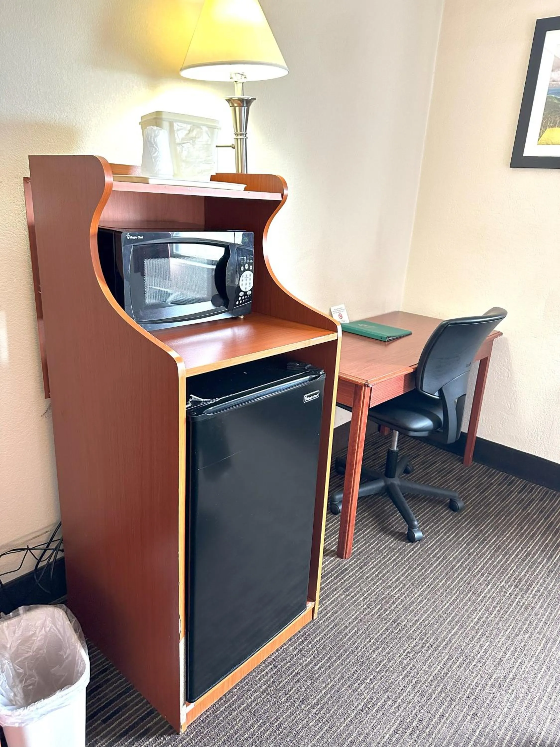 TV and multimedia in Quality Inn & Suites Salina West