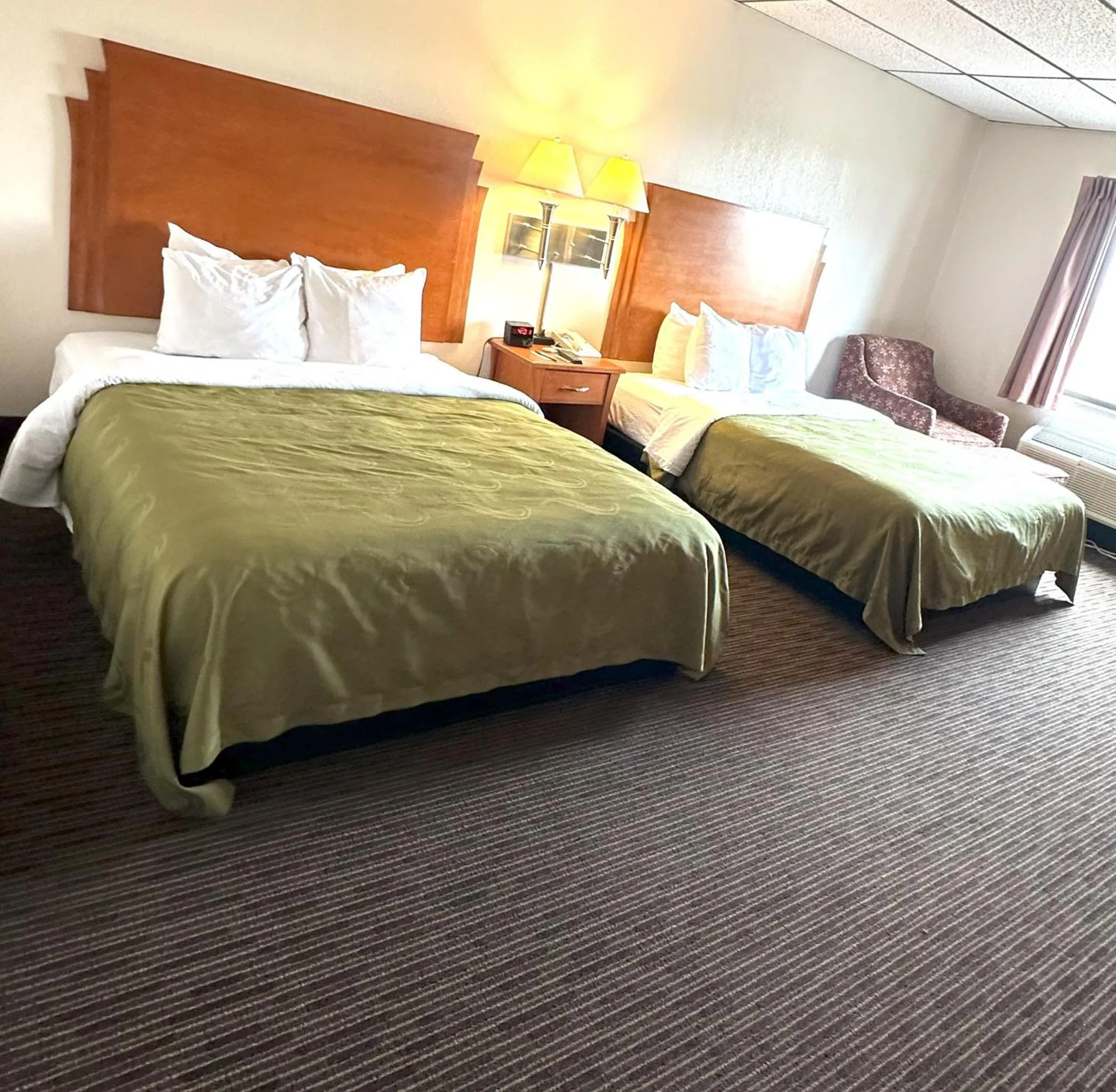 Bed in Quality Inn & Suites Salina West