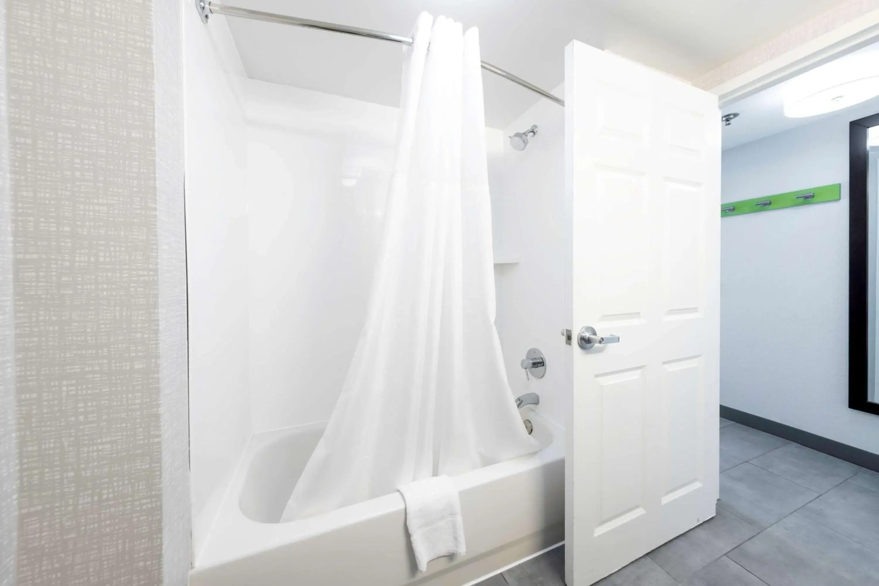 Bathroom in Hampton Inn Swedesboro Philadelphia Bathroom in Hampton Inn Swedesboro Philadelphia