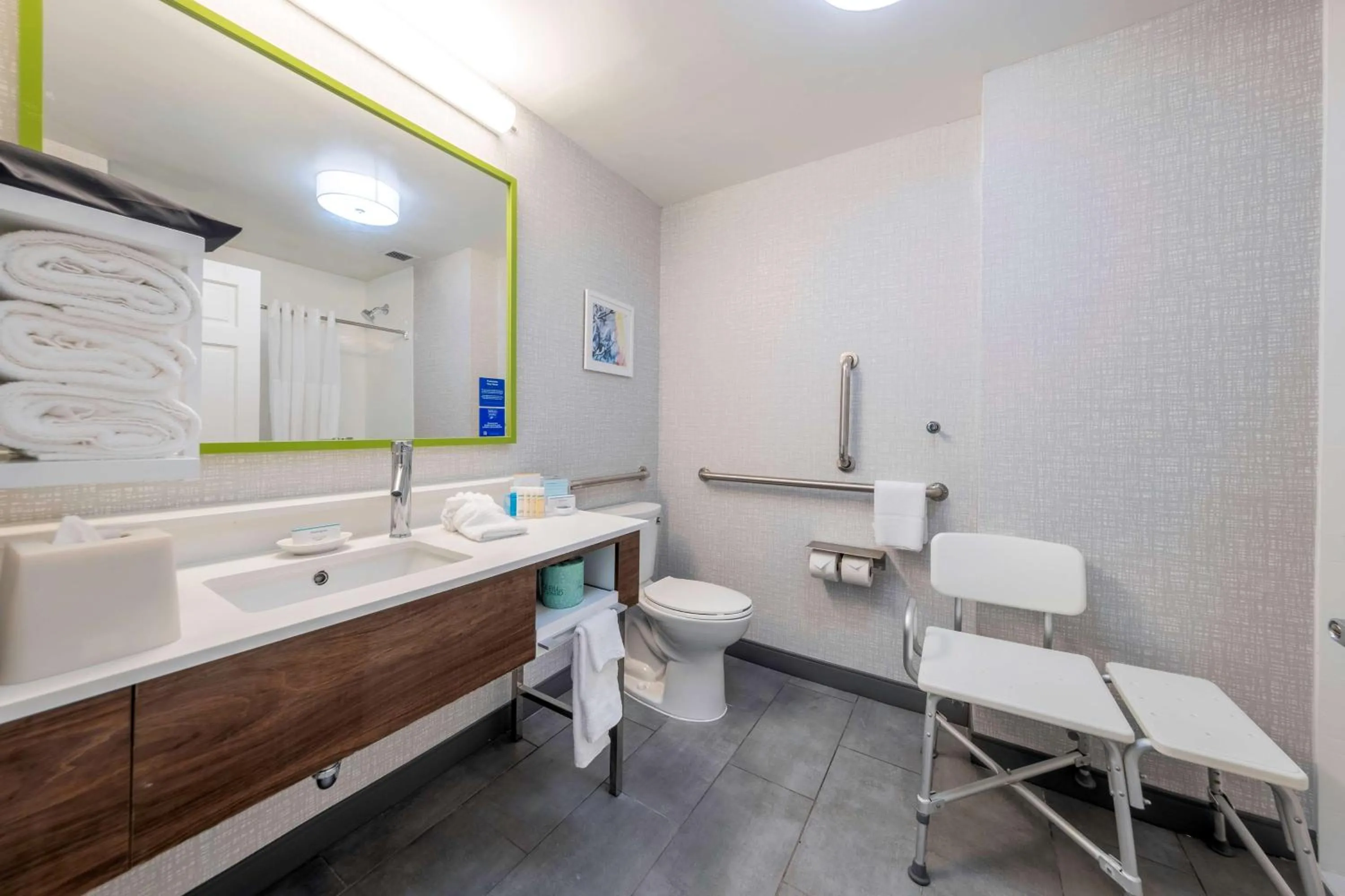 Bathroom in Hampton Inn Swedesboro Philadelphia