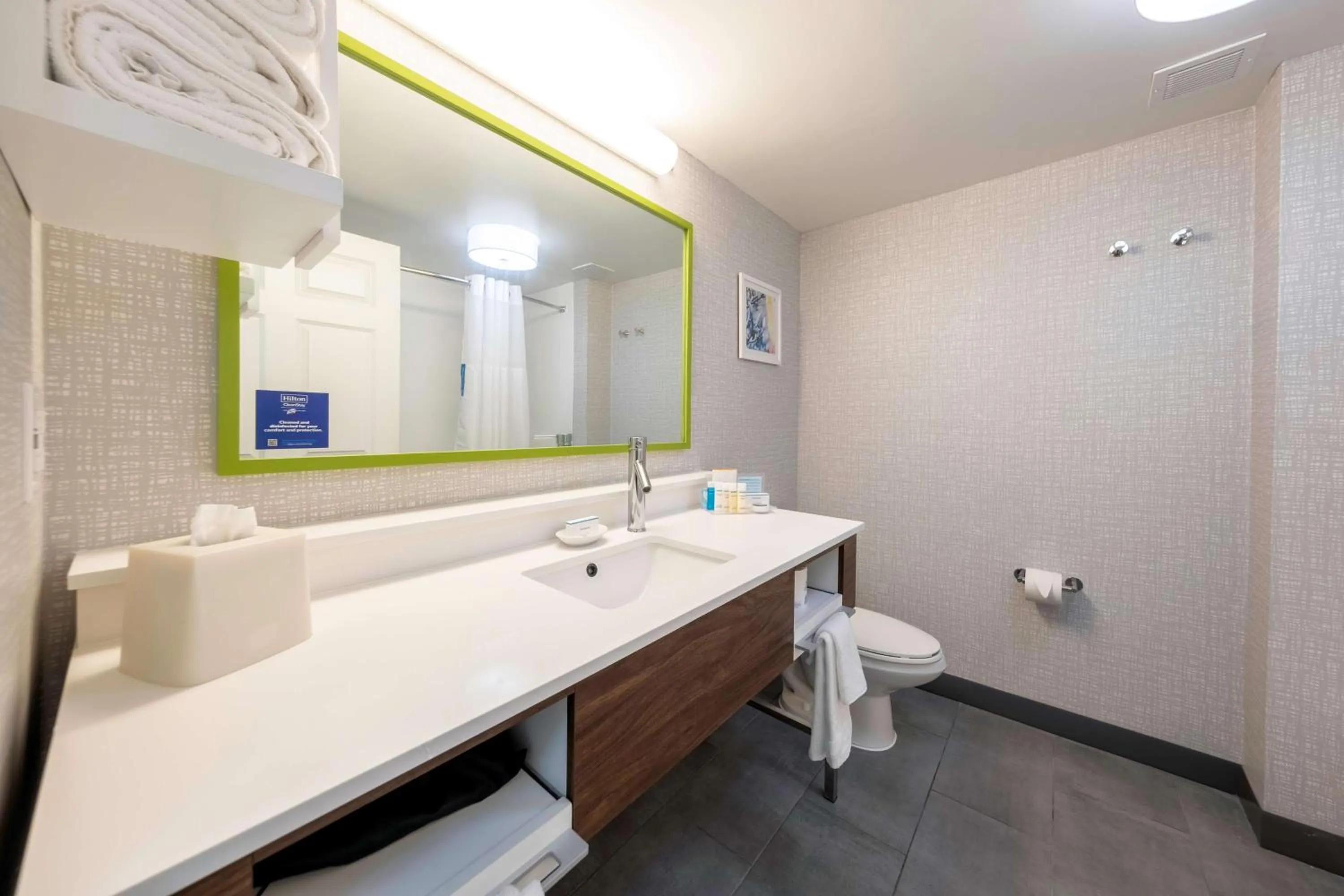 Bathroom in Hampton Inn Swedesboro Philadelphia