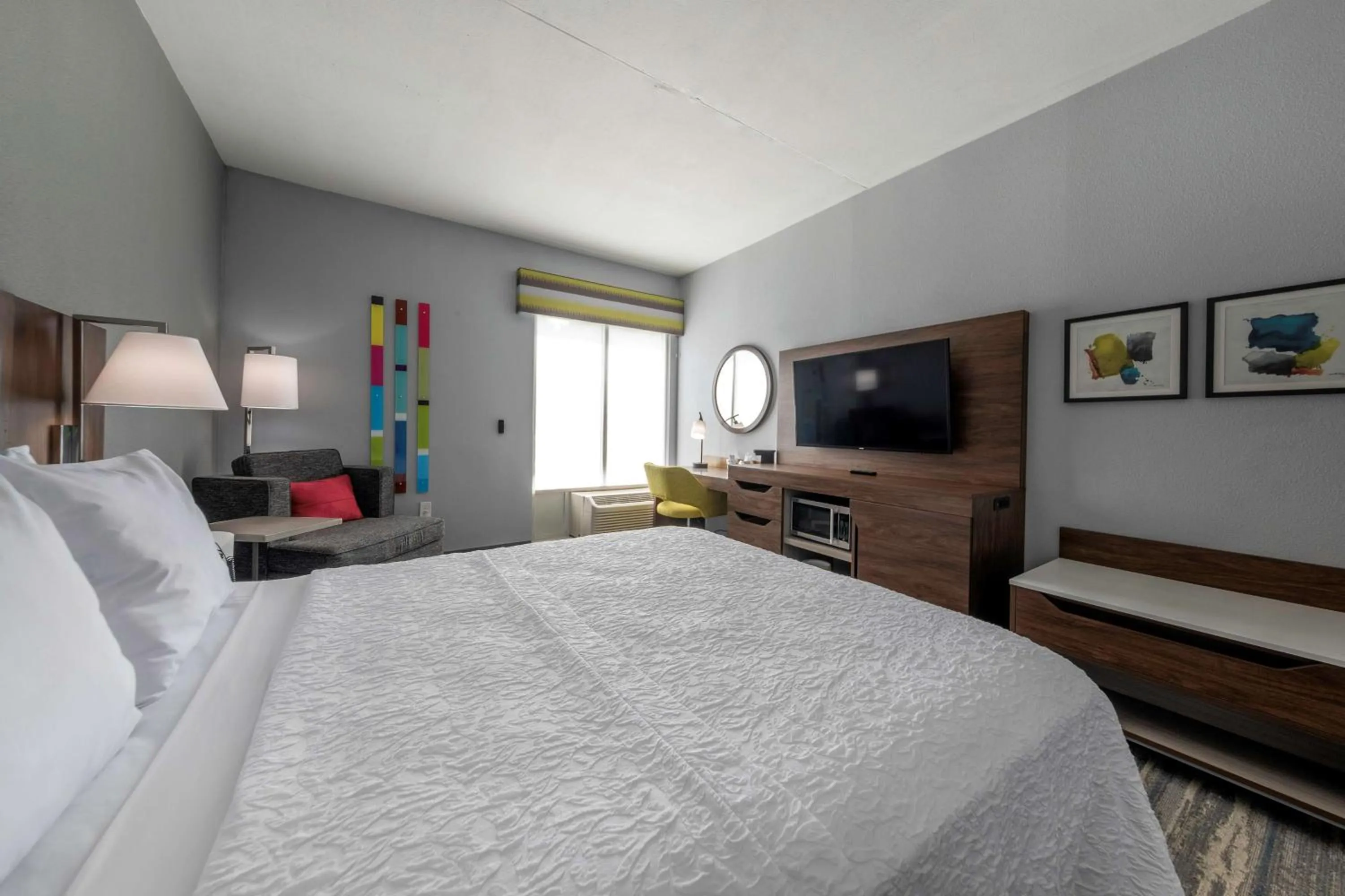 Bedroom, Bed in Hampton Inn Swedesboro Philadelphia