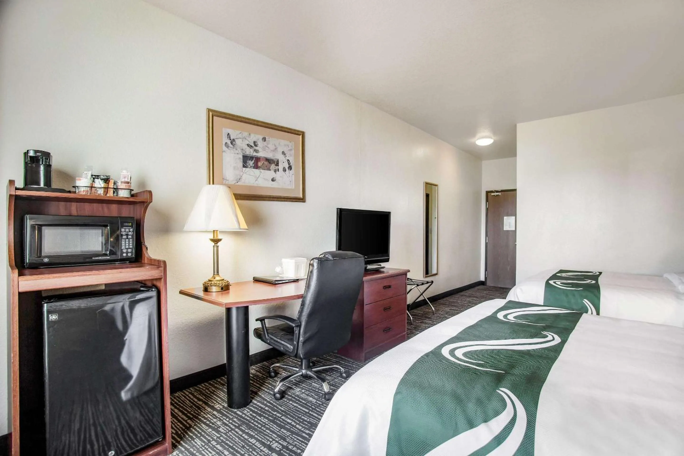 Bedroom, Bed in Quality Inn Parsons North