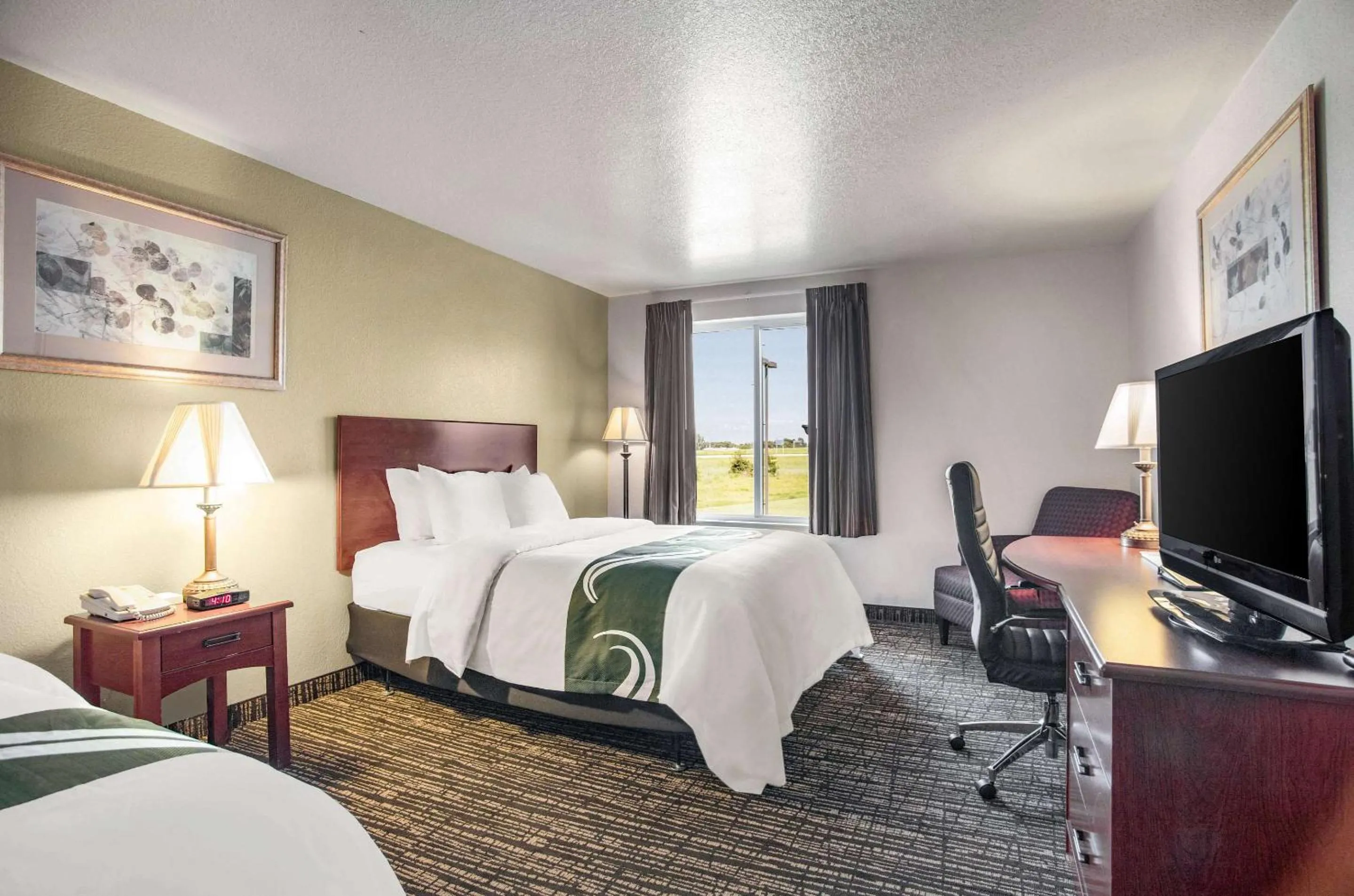 Bedroom, Bed in Quality Inn Parsons North