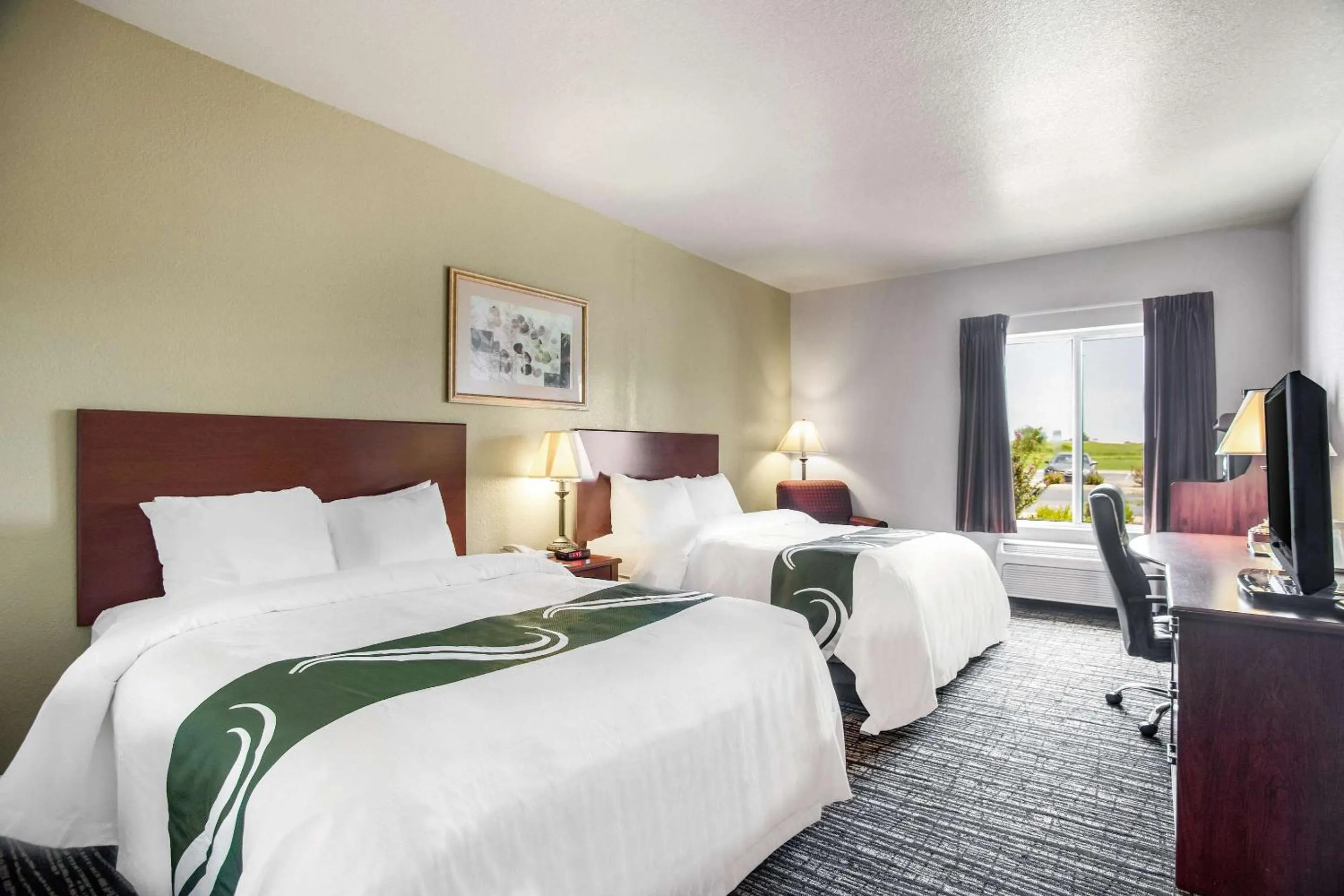 Bedroom, Bed in Quality Inn Parsons North