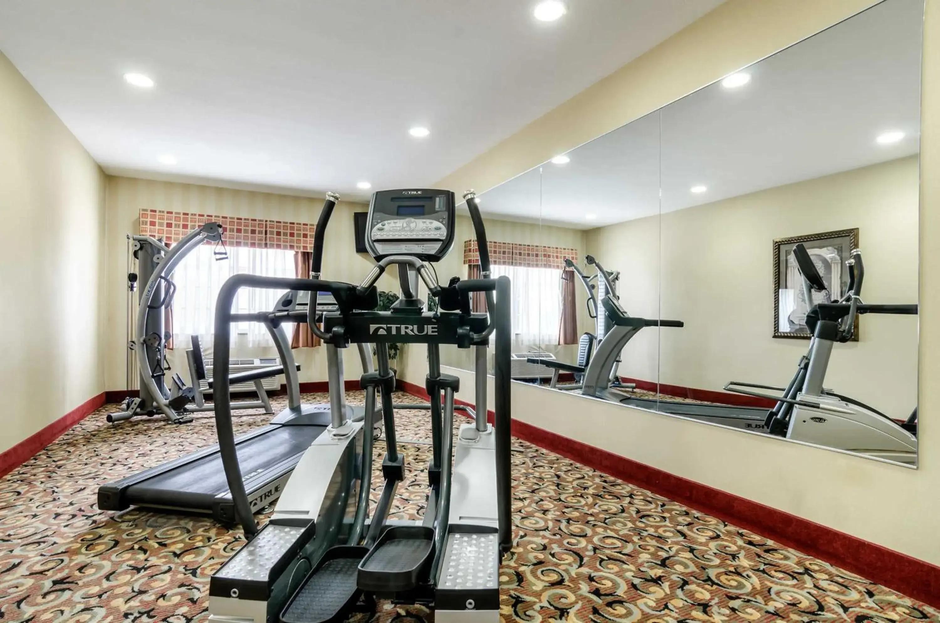 Fitness centre/facilities in Super 8 by Wyndham Great Bend Fitness centre/facilities in Super 8 by Wyndham Great Bend