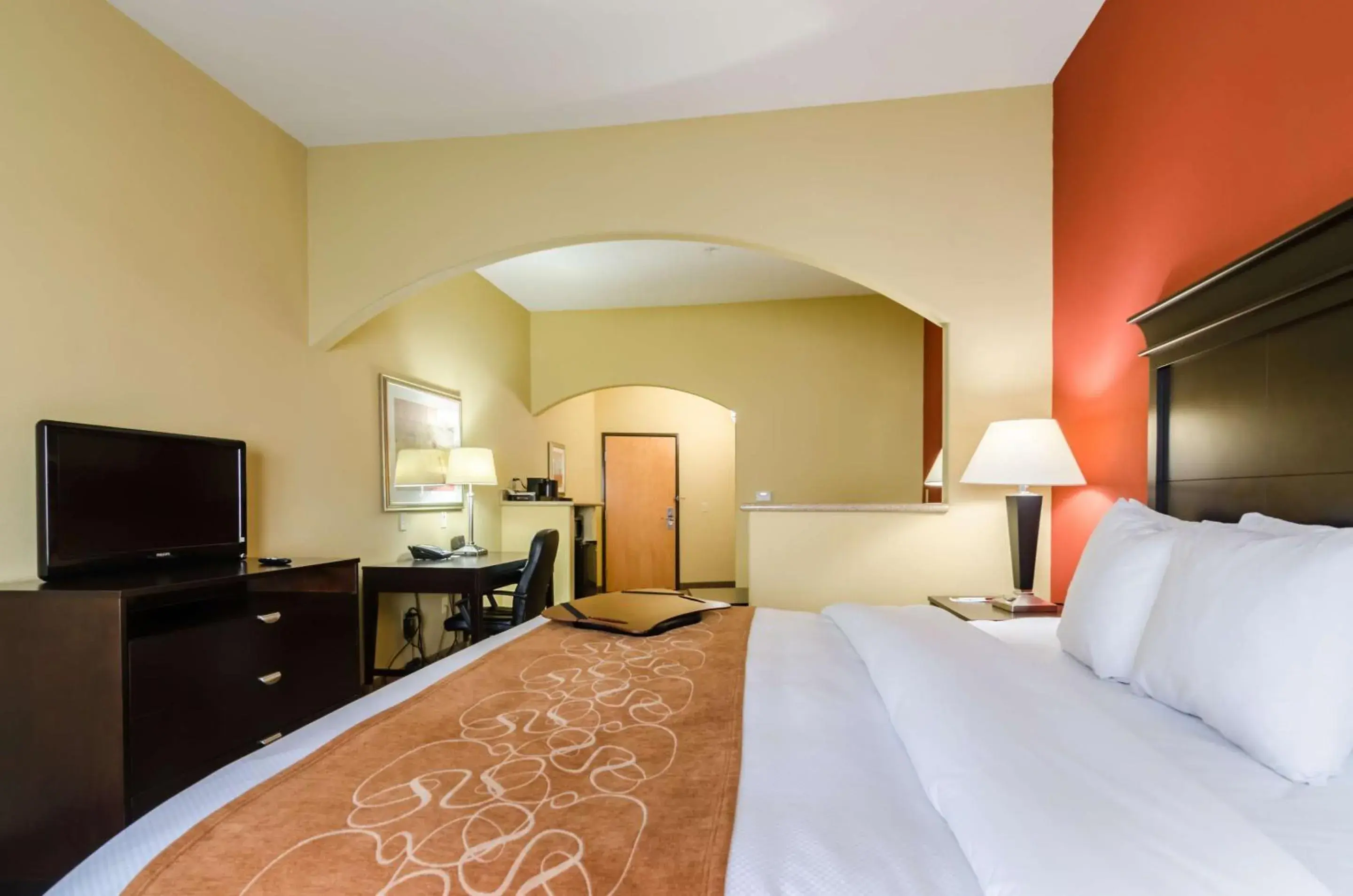 Bedroom, Bed in Comfort Suites Salina South Bedroom, Bed in Comfort Suites Salina South