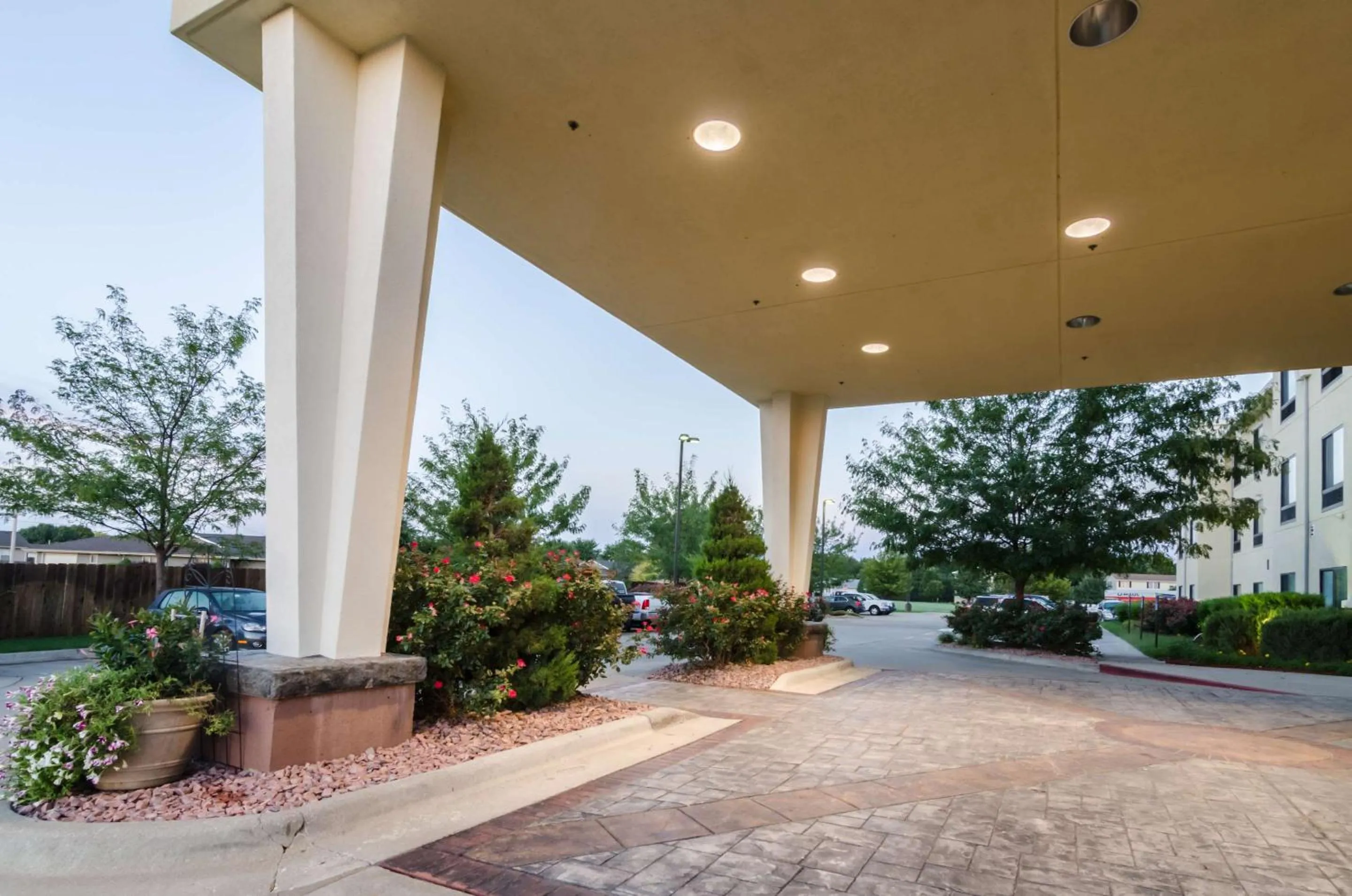 Property building in Comfort Suites Salina South