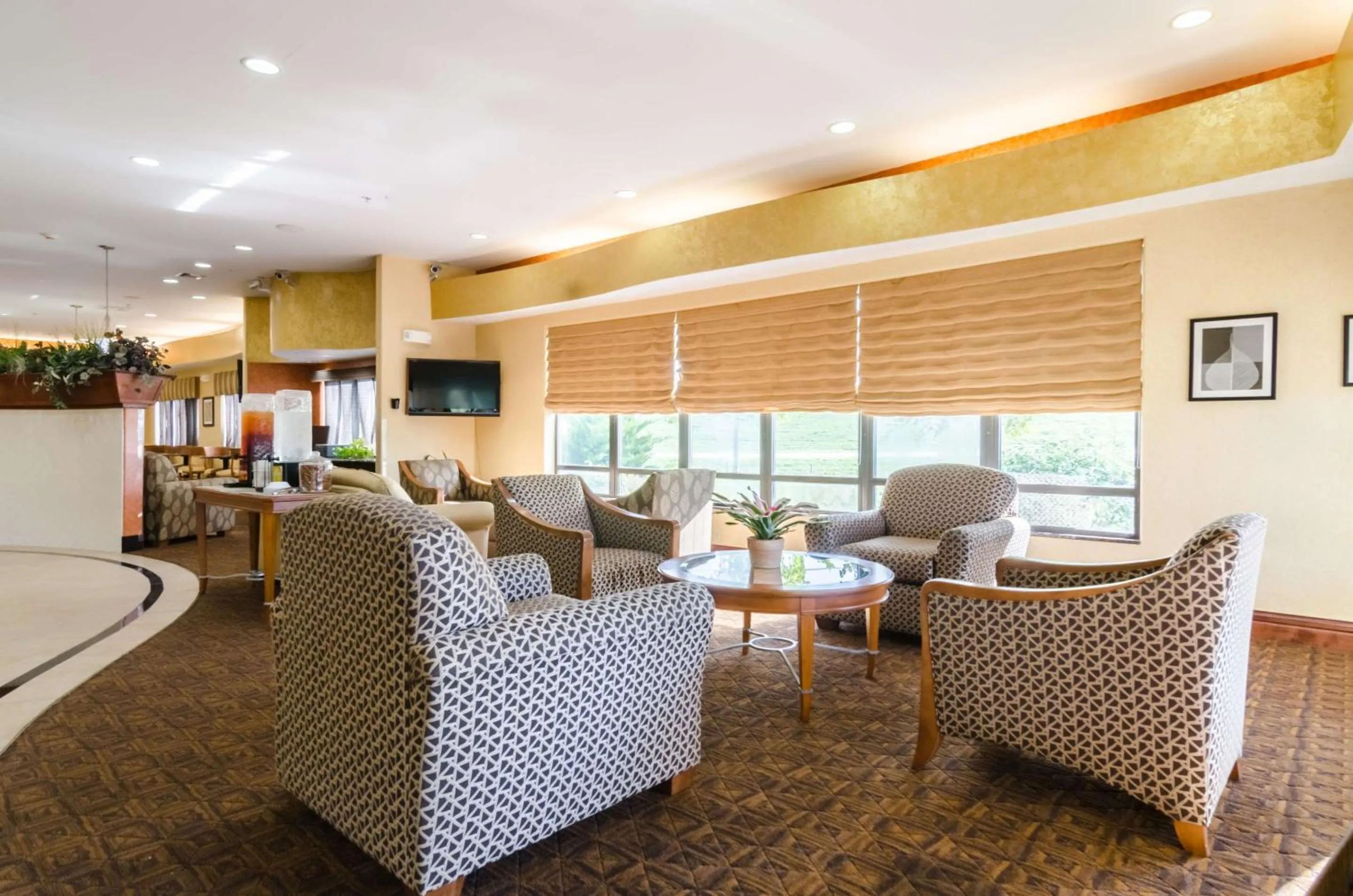 Lobby or reception in Comfort Suites Salina South