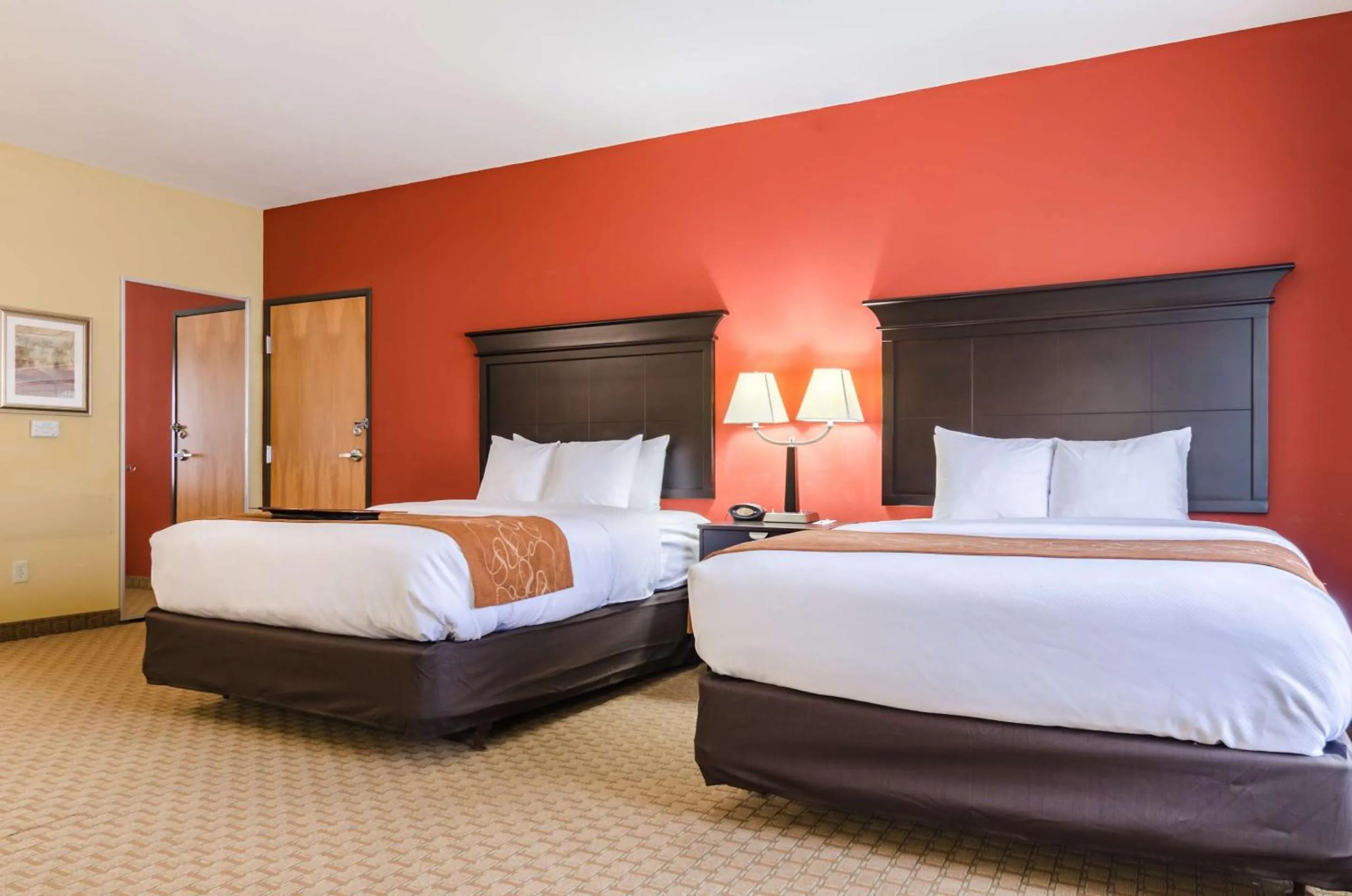 Bedroom, Bed in Comfort Suites Salina South