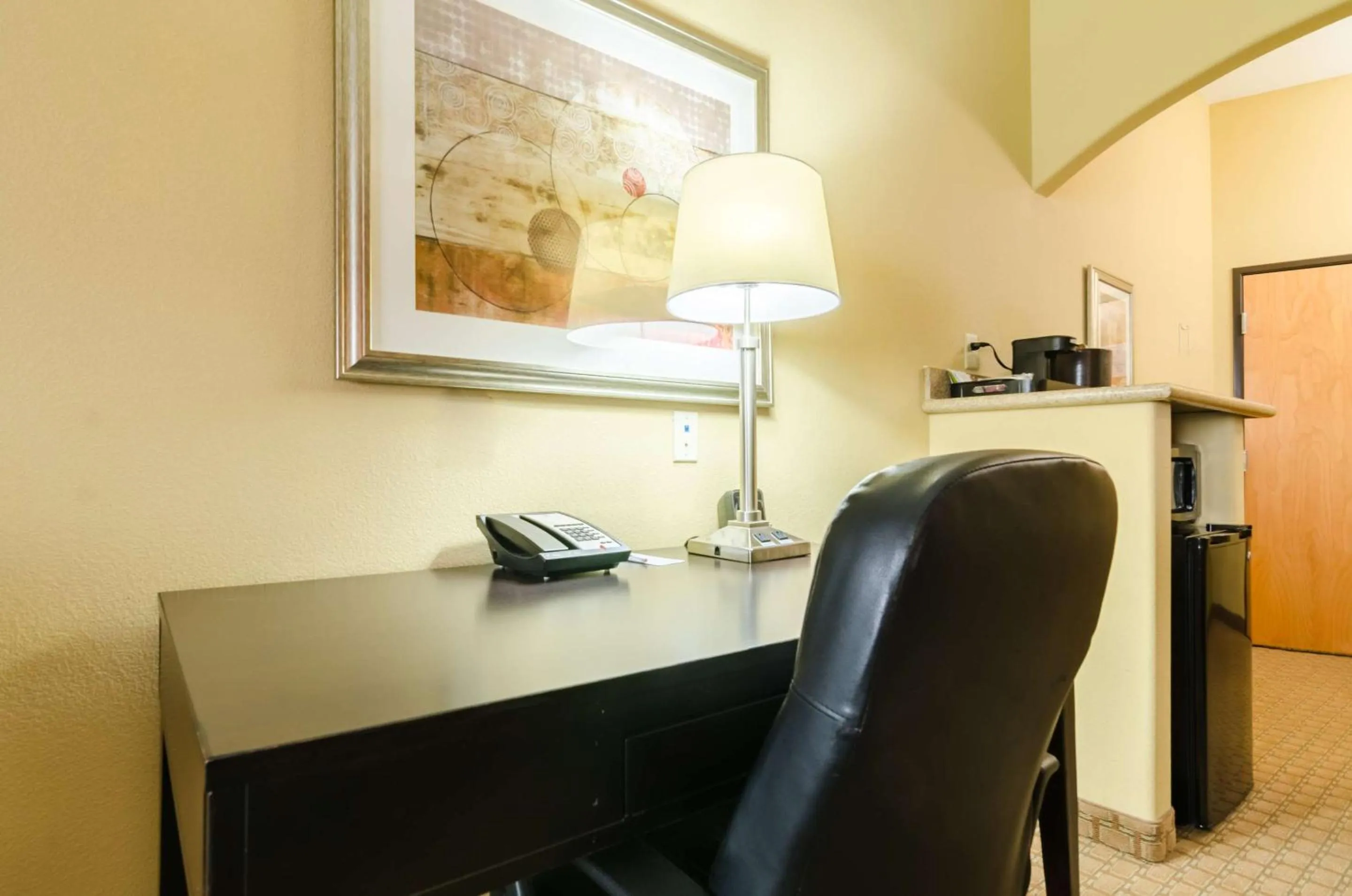 Bedroom in Comfort Suites Salina South