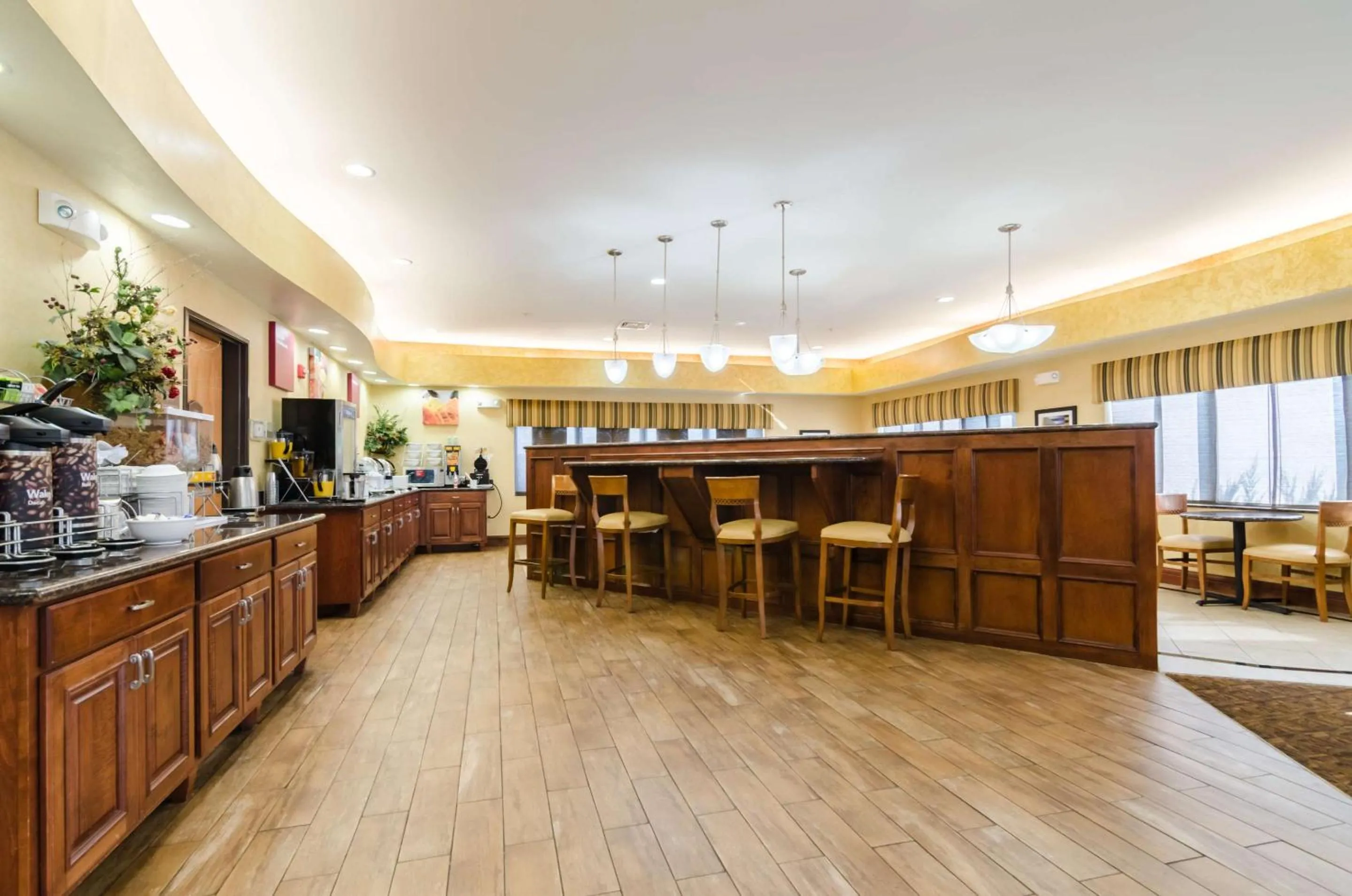 Breakfast in Comfort Suites Salina South