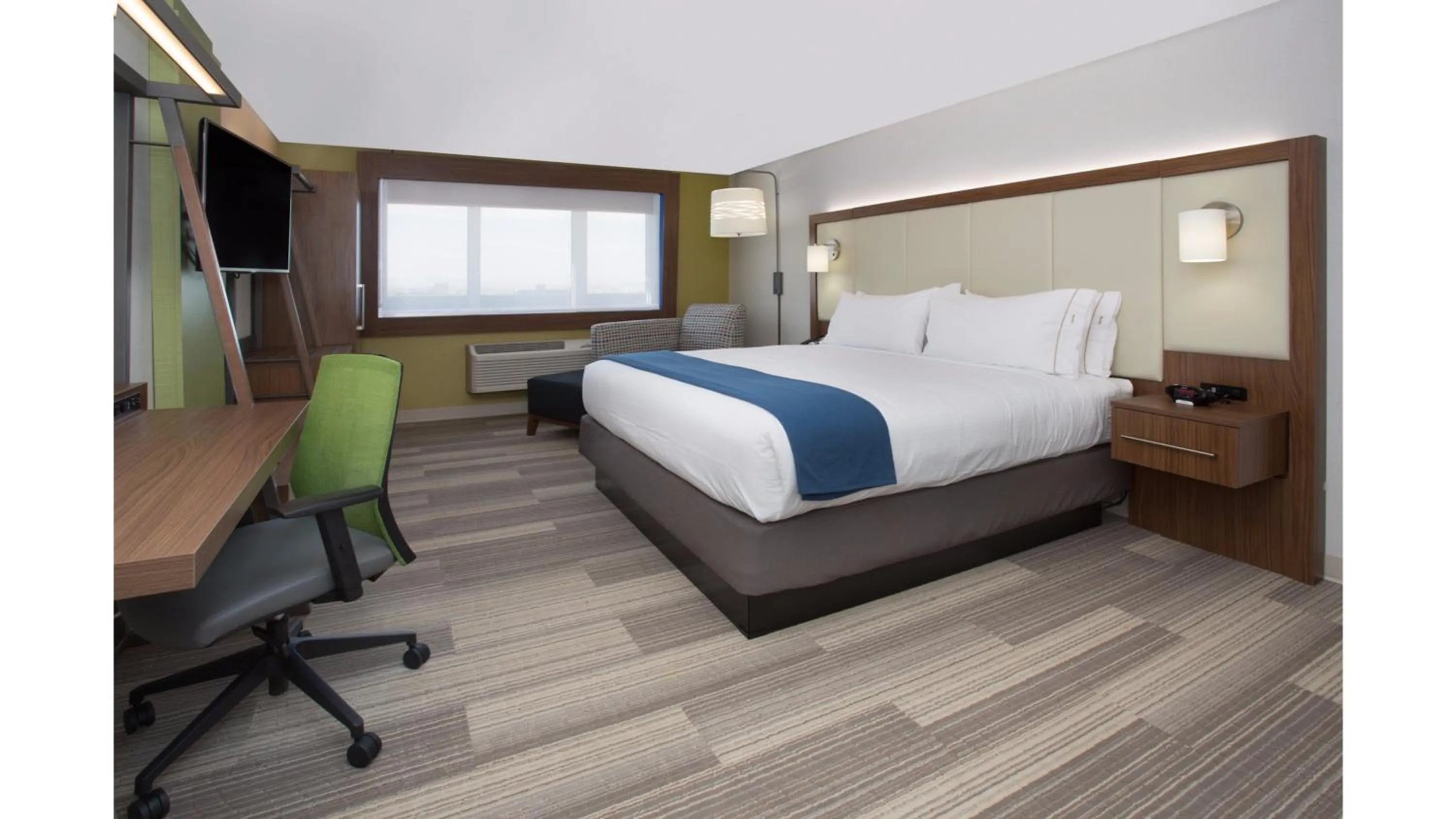Photo of the whole room, Bed in Holiday Inn Express & Suites - Olathe South by IHG
