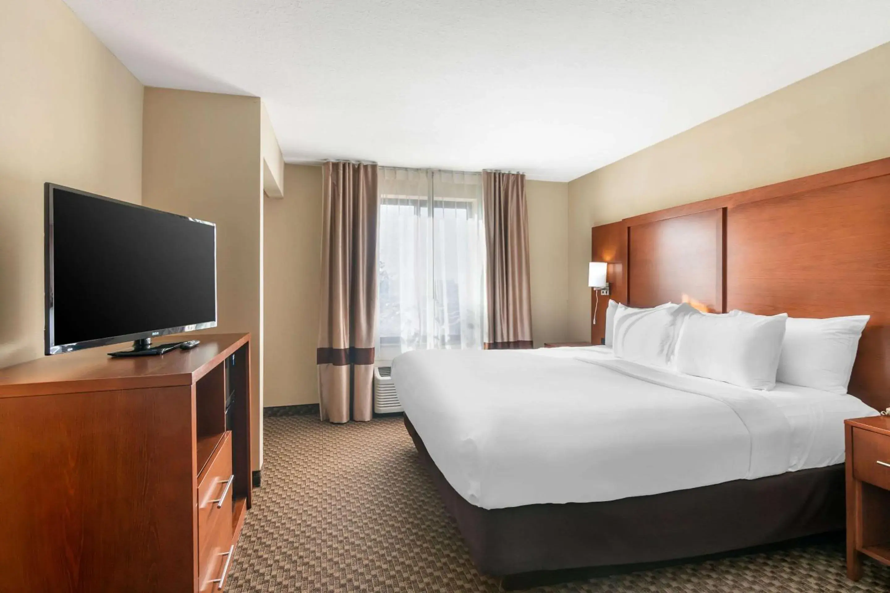 Bedroom, Bed in Comfort Suites Manhattan Bedroom, Bed in Comfort Suites Manhattan