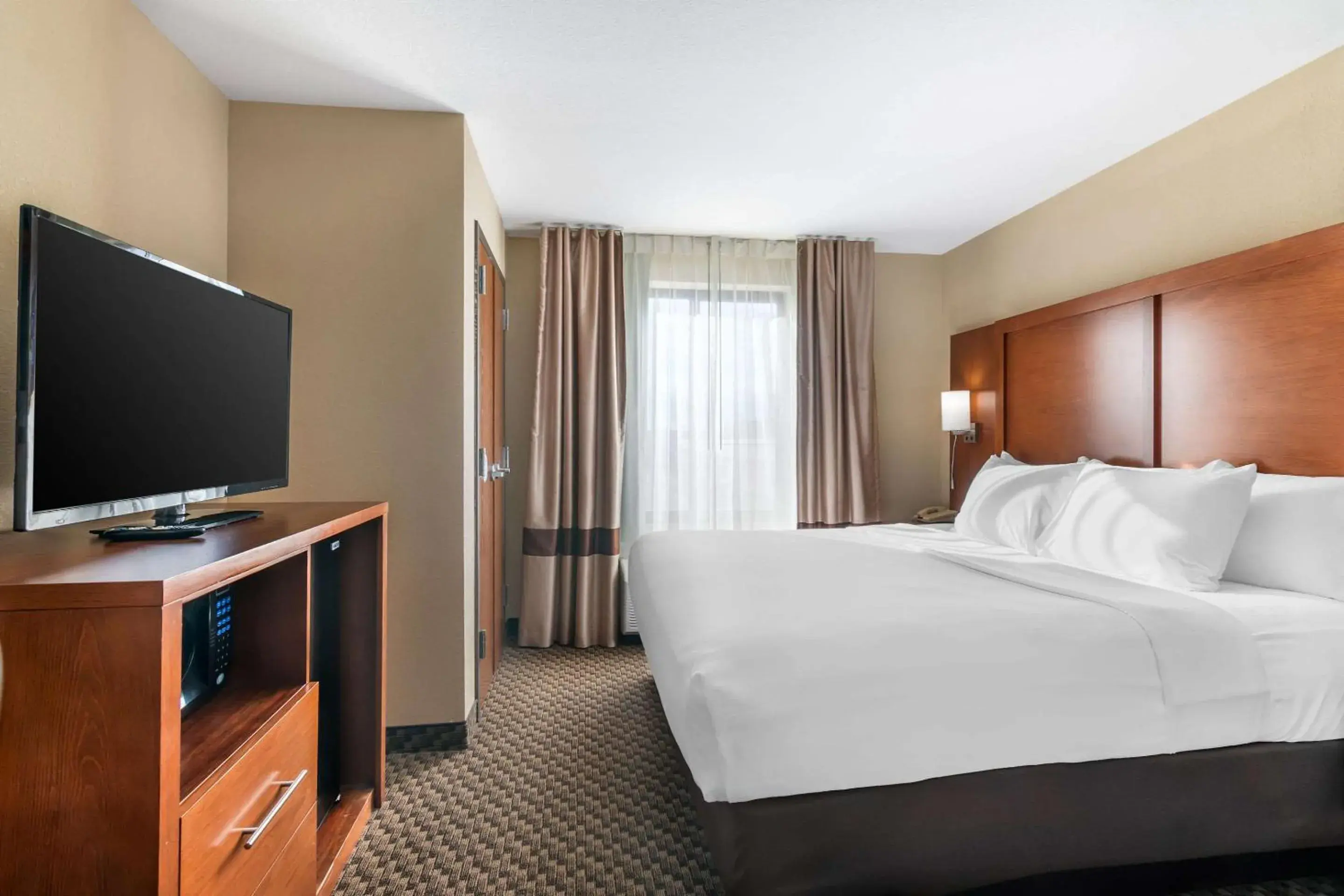 Bedroom, Bed in Comfort Suites Manhattan Bedroom, Bed in Comfort Suites Manhattan