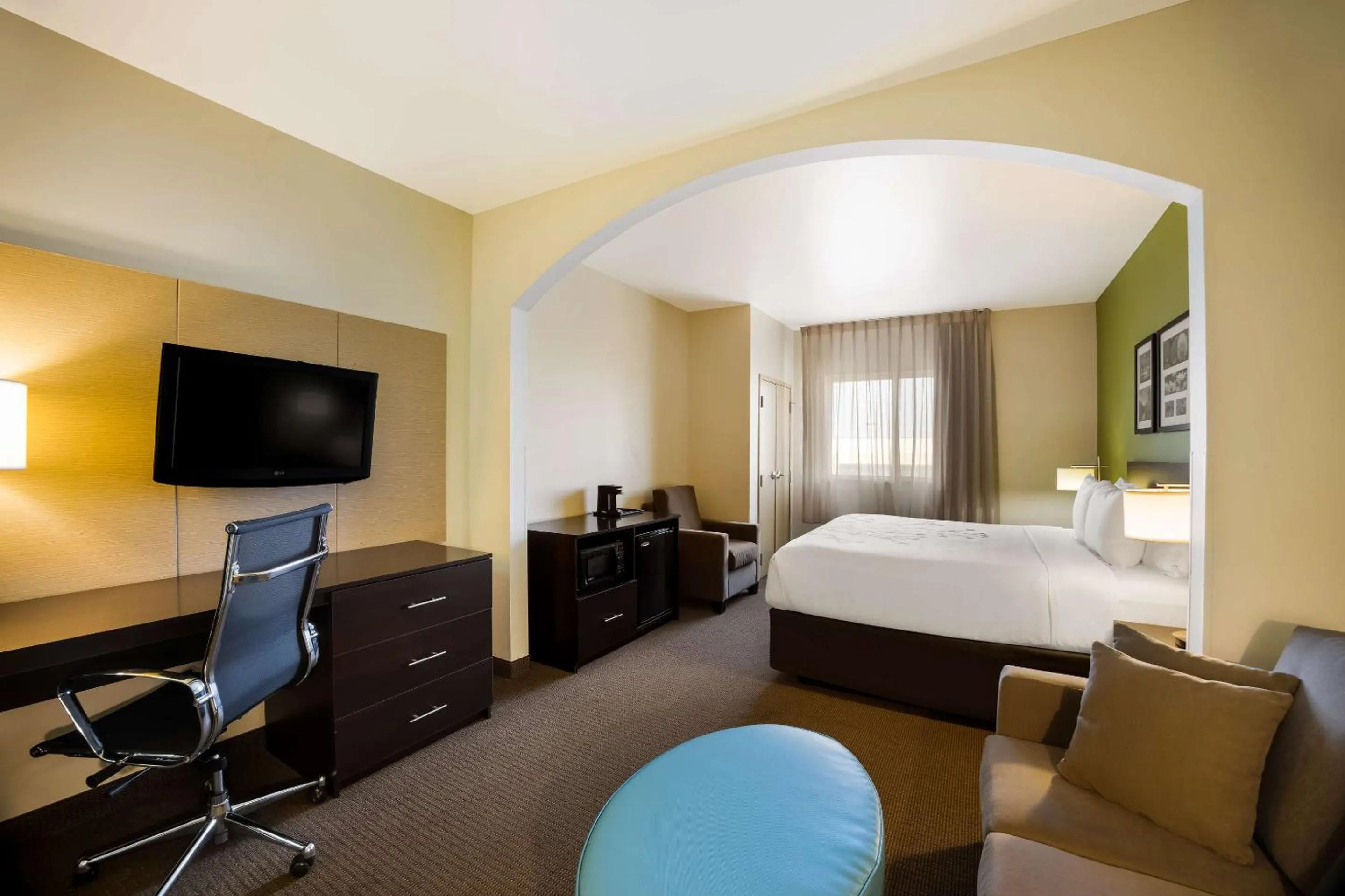 Bedroom, Bed in Sleep Inn & Suites Colby