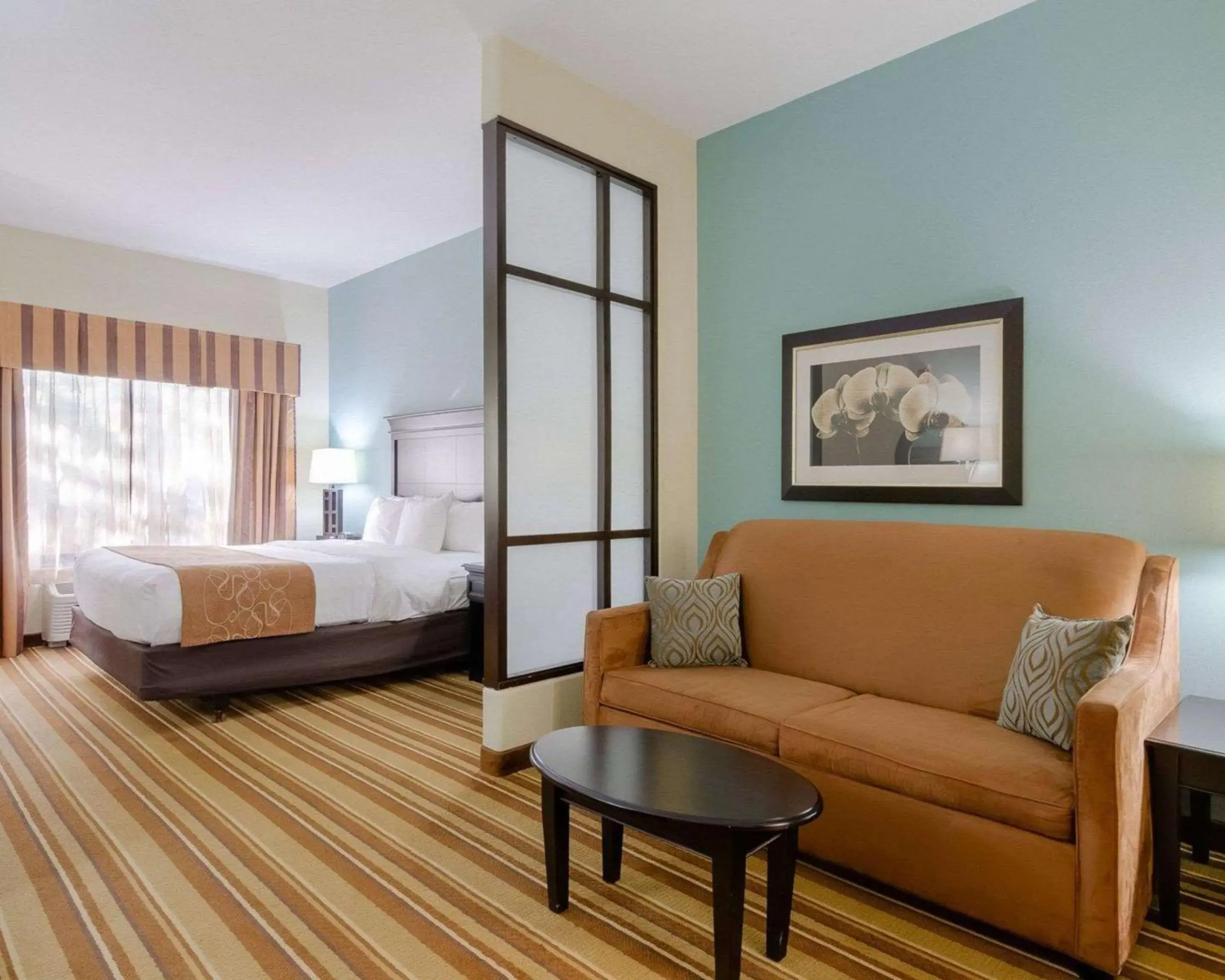 Bedroom, Bed in Comfort Suites Topeka Northwest Bedroom, Bed in Comfort Suites Topeka Northwest