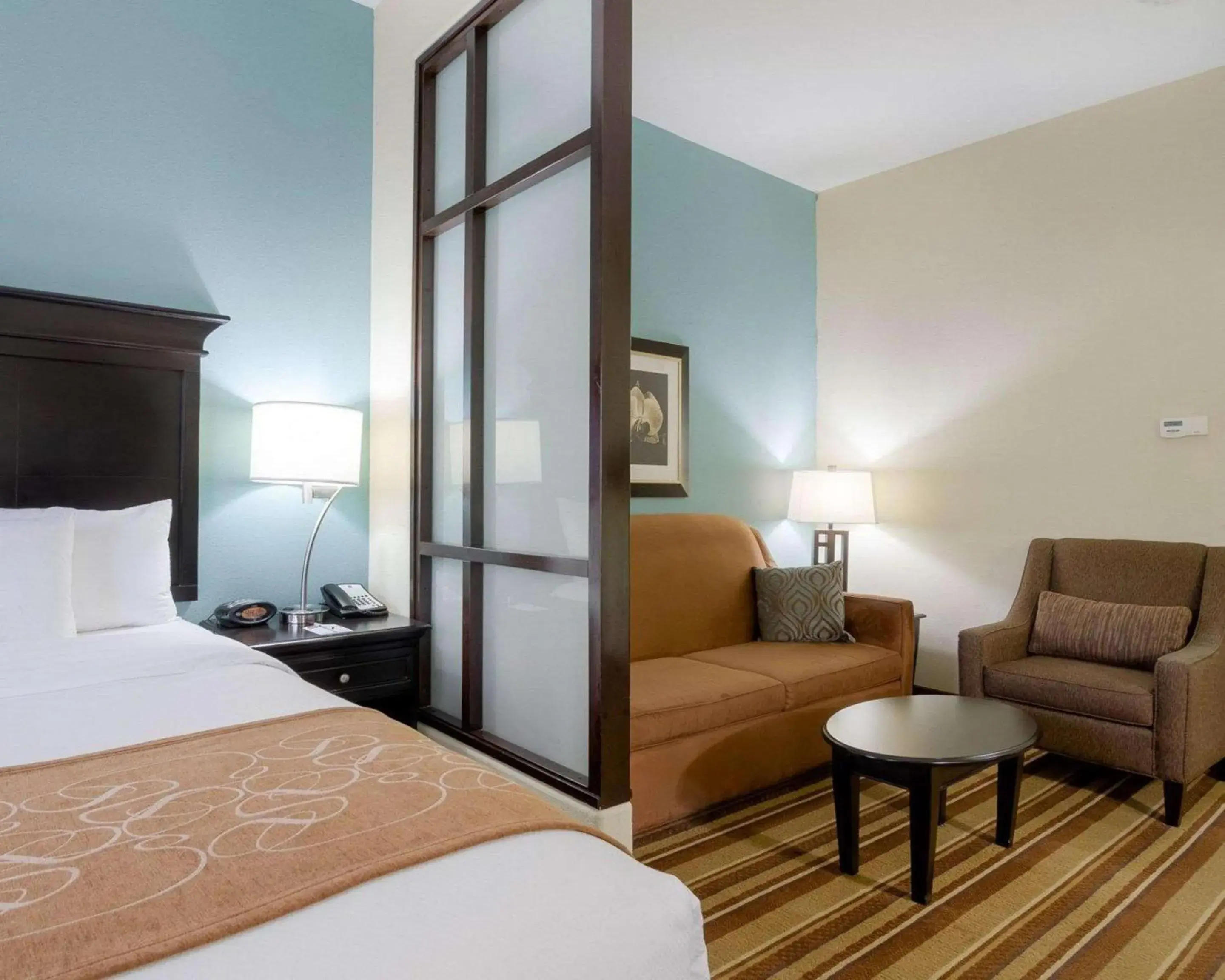 Bedroom, Bed in Comfort Suites Topeka Northwest Bedroom, Bed in Comfort Suites Topeka Northwest