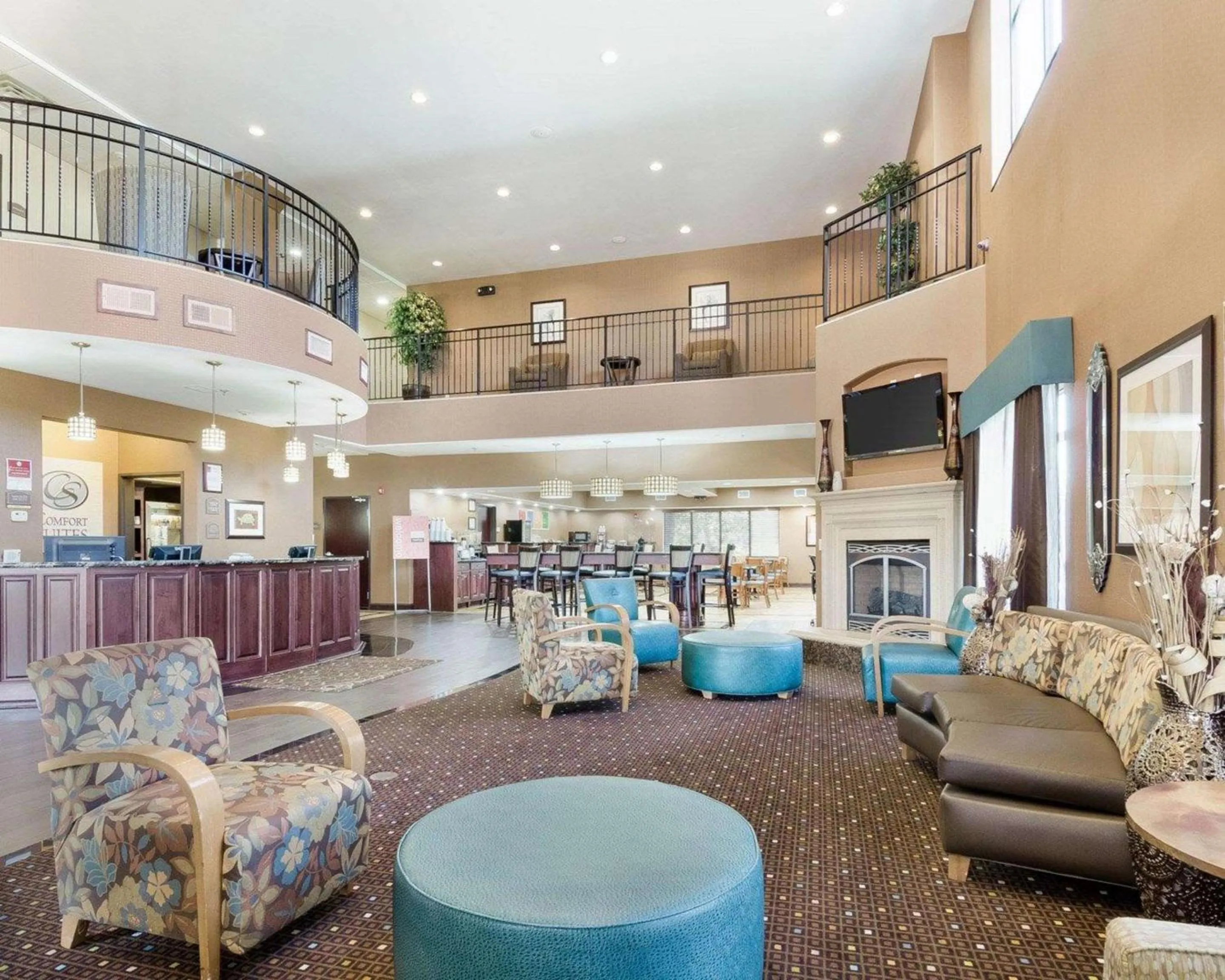 Lobby or reception in Comfort Suites Topeka Northwest