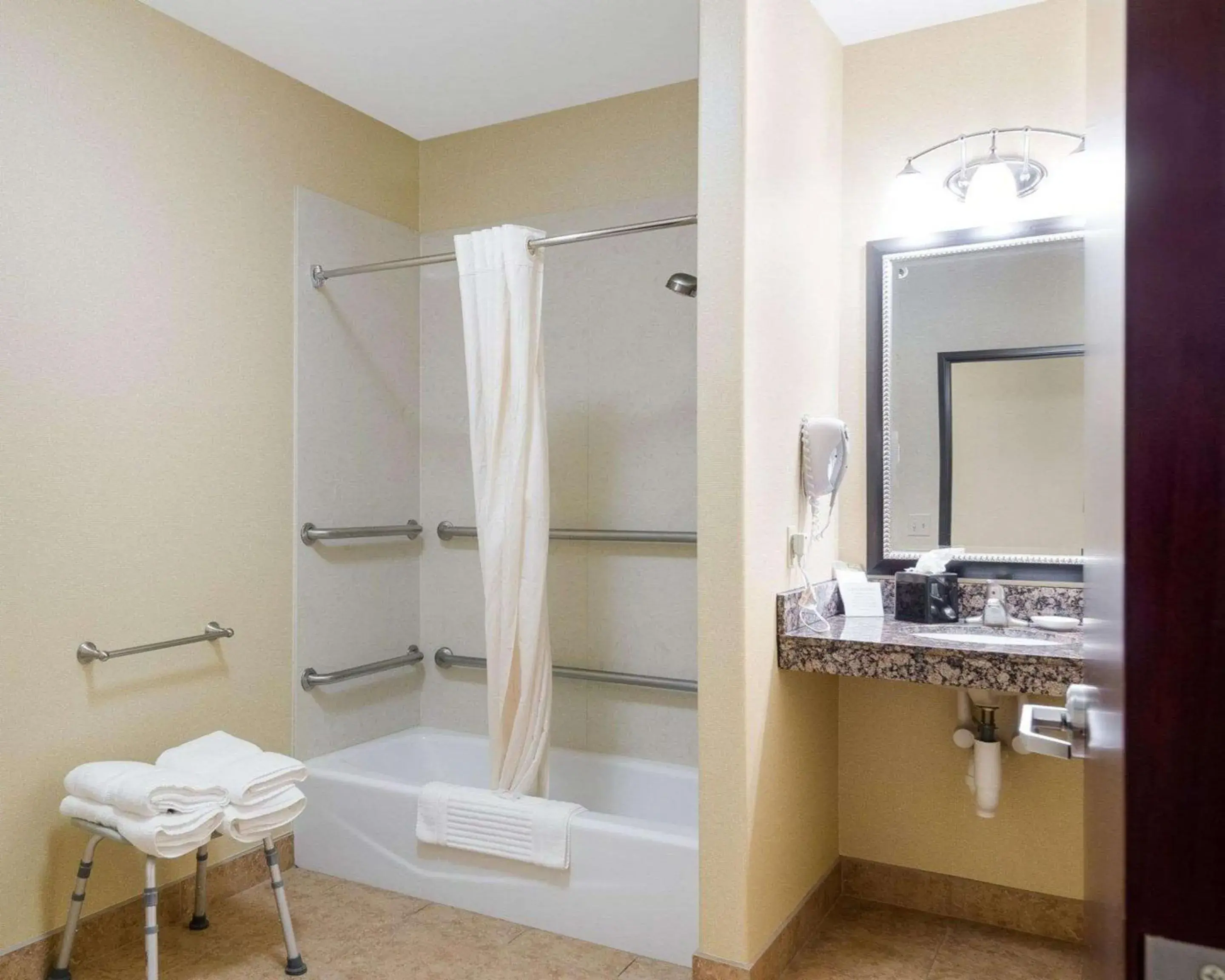 Bedroom in Comfort Suites Topeka Northwest Bedroom in Comfort Suites Topeka Northwest