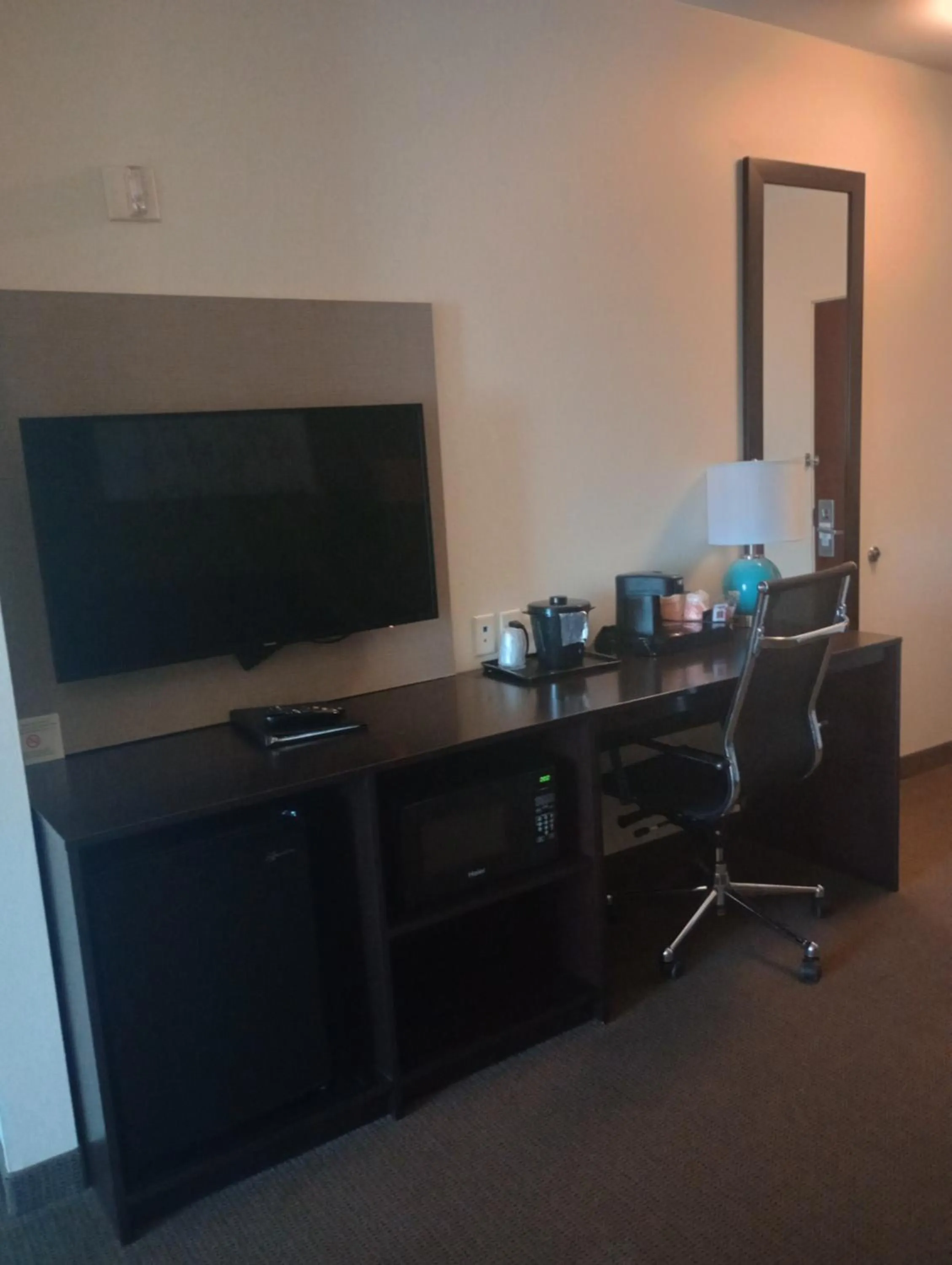 TV and multimedia in Sleep Inn & Suites Oakley I-70