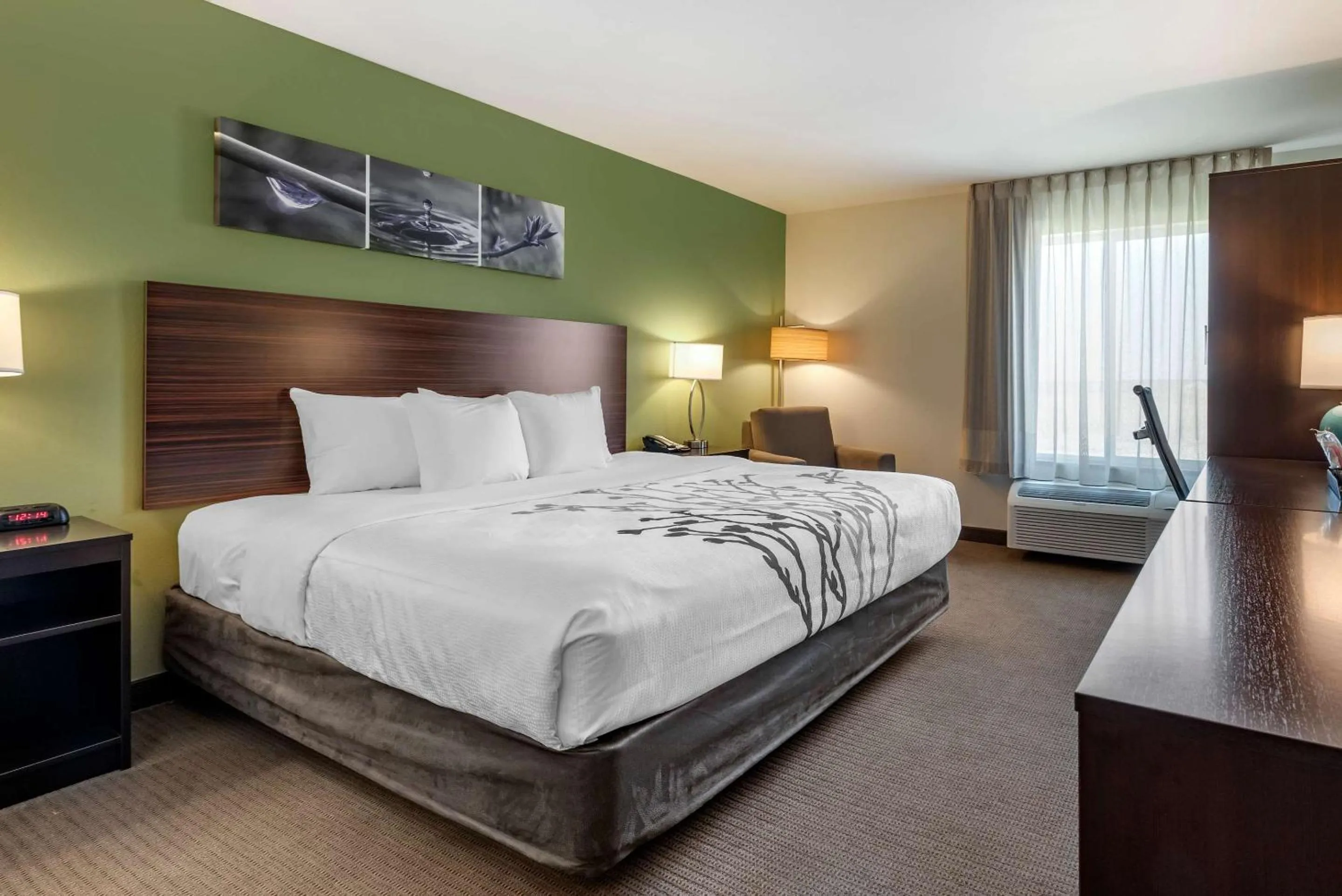 Bed in Sleep Inn & Suites Oakley I-70