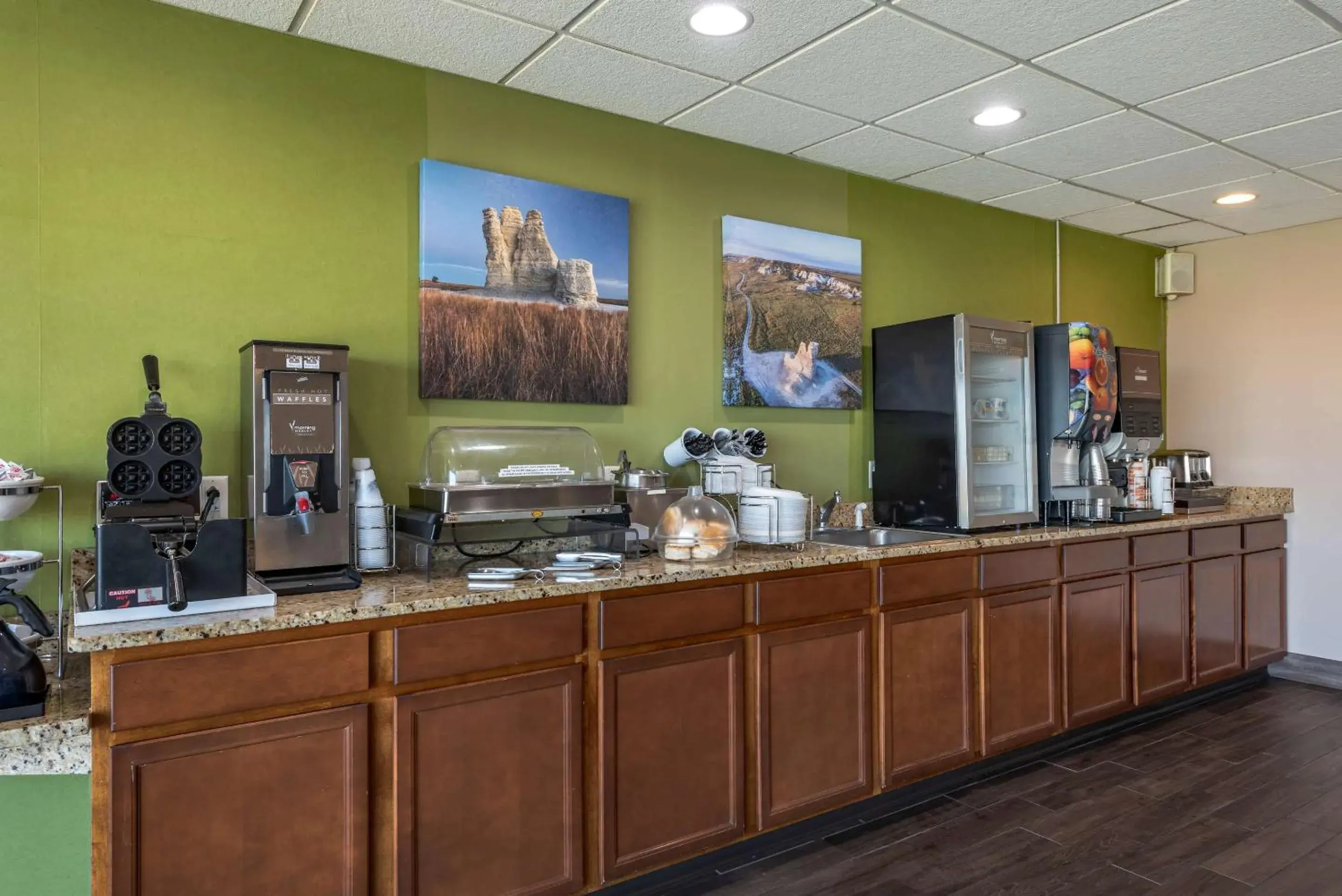 Breakfast in Sleep Inn & Suites Oakley I-70 Breakfast in Sleep Inn & Suites Oakley I-70