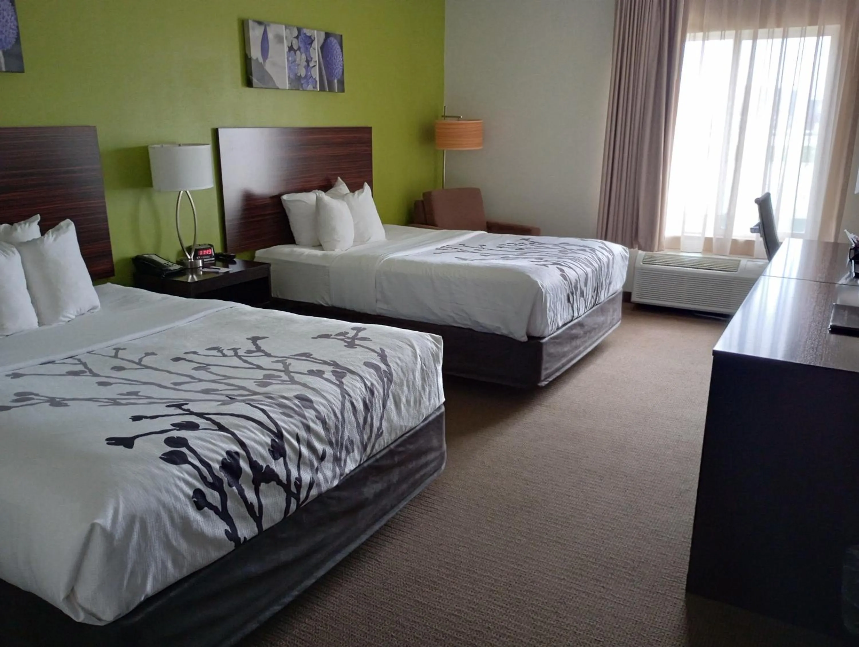 Bed in Sleep Inn & Suites Oakley I-70