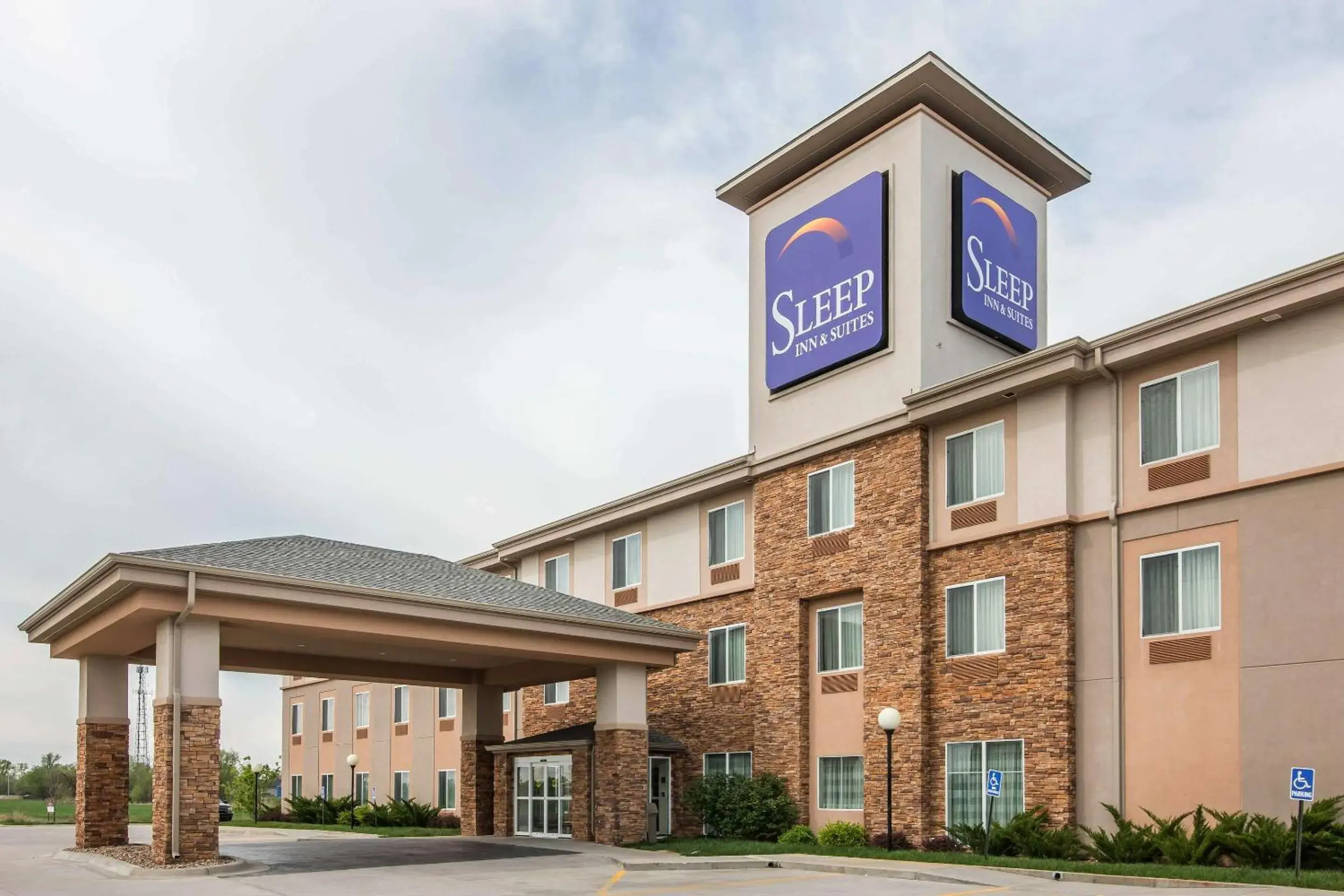 Property building in Sleep Inn & Suites Haysville - Wichita South Property building in Sleep Inn & Suites Haysville - Wichita South