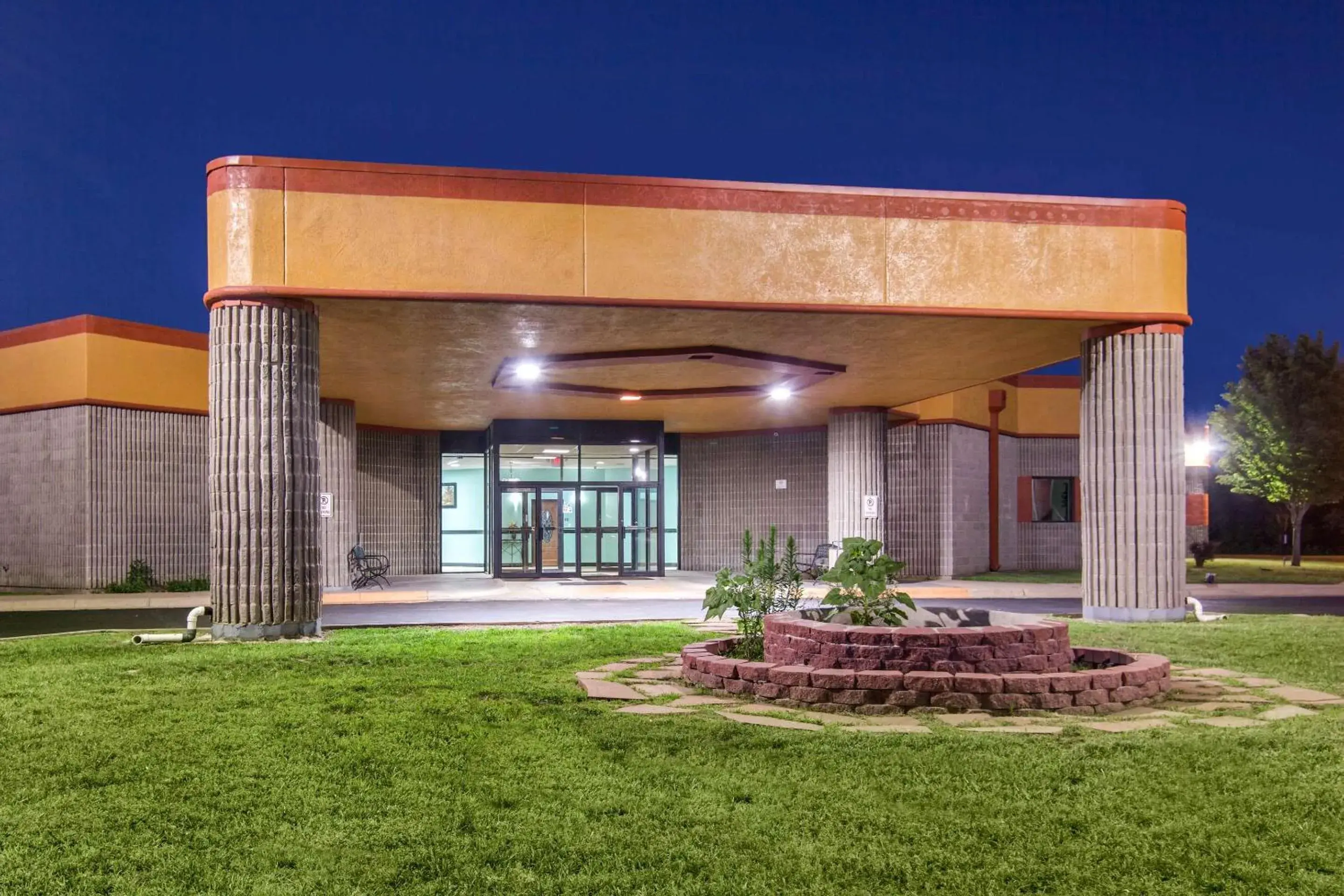 Property building in Quality Inn Arkansas City North Property building in Quality Inn Arkansas City North