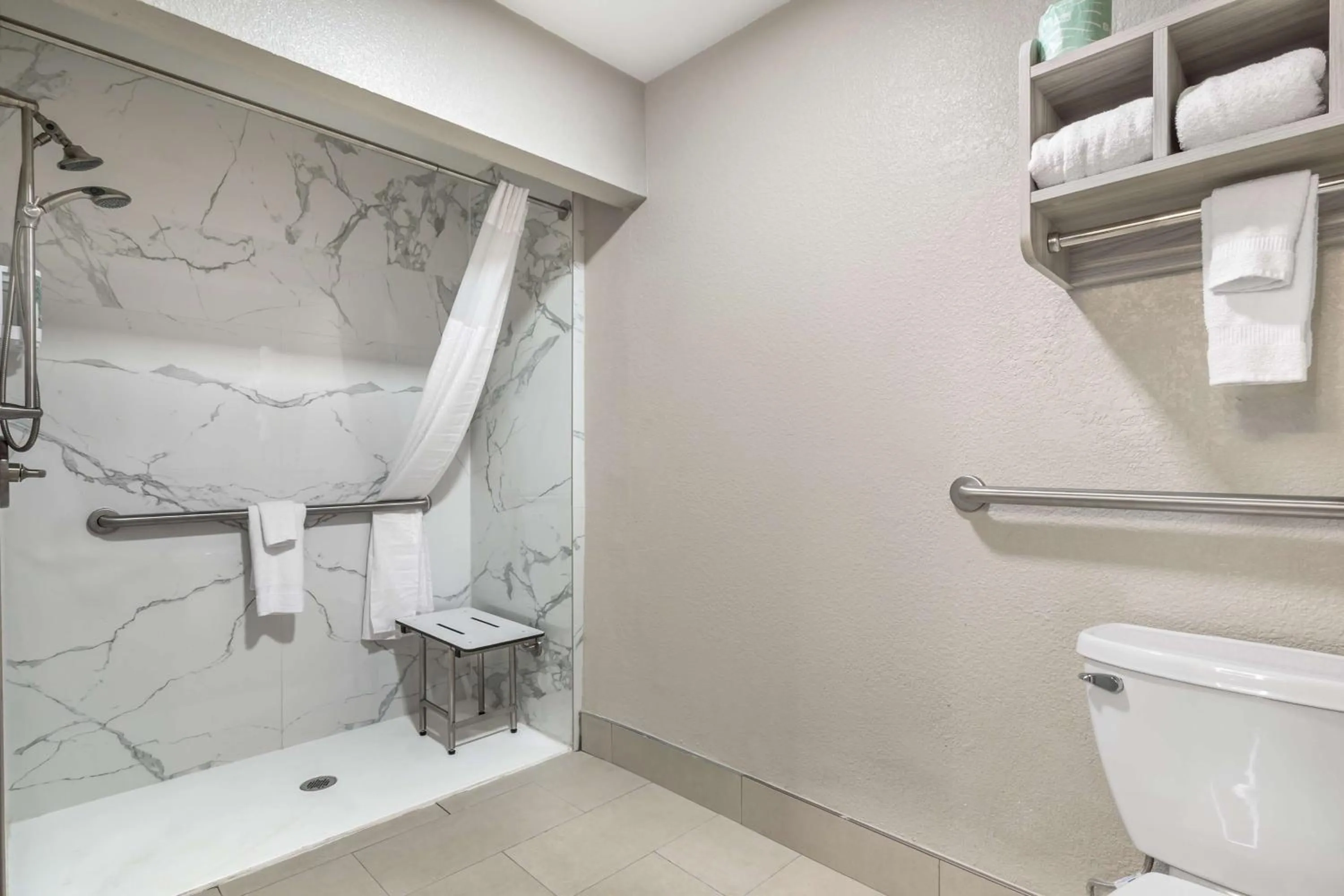 Bathroom in Best Western Park City Wichita North