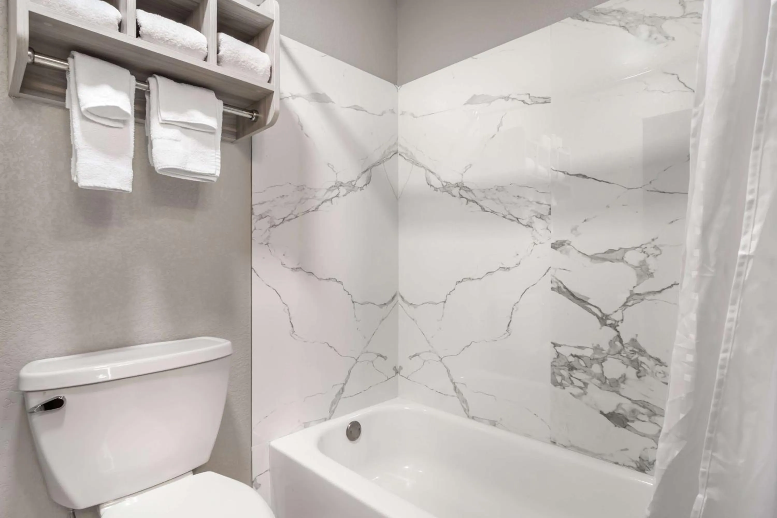 Bathroom in Best Western Park City Wichita North