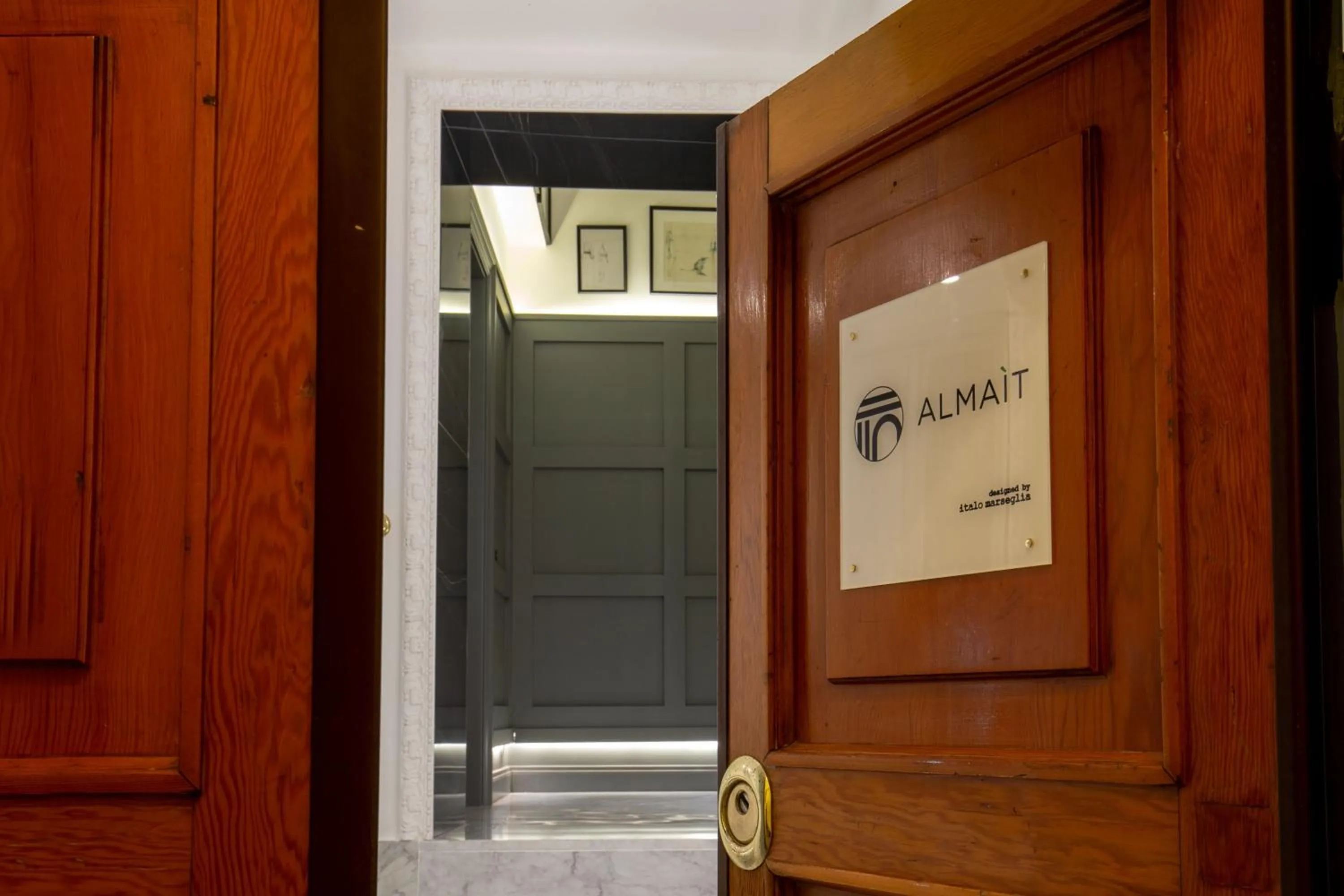 Lobby or reception in Almaìt