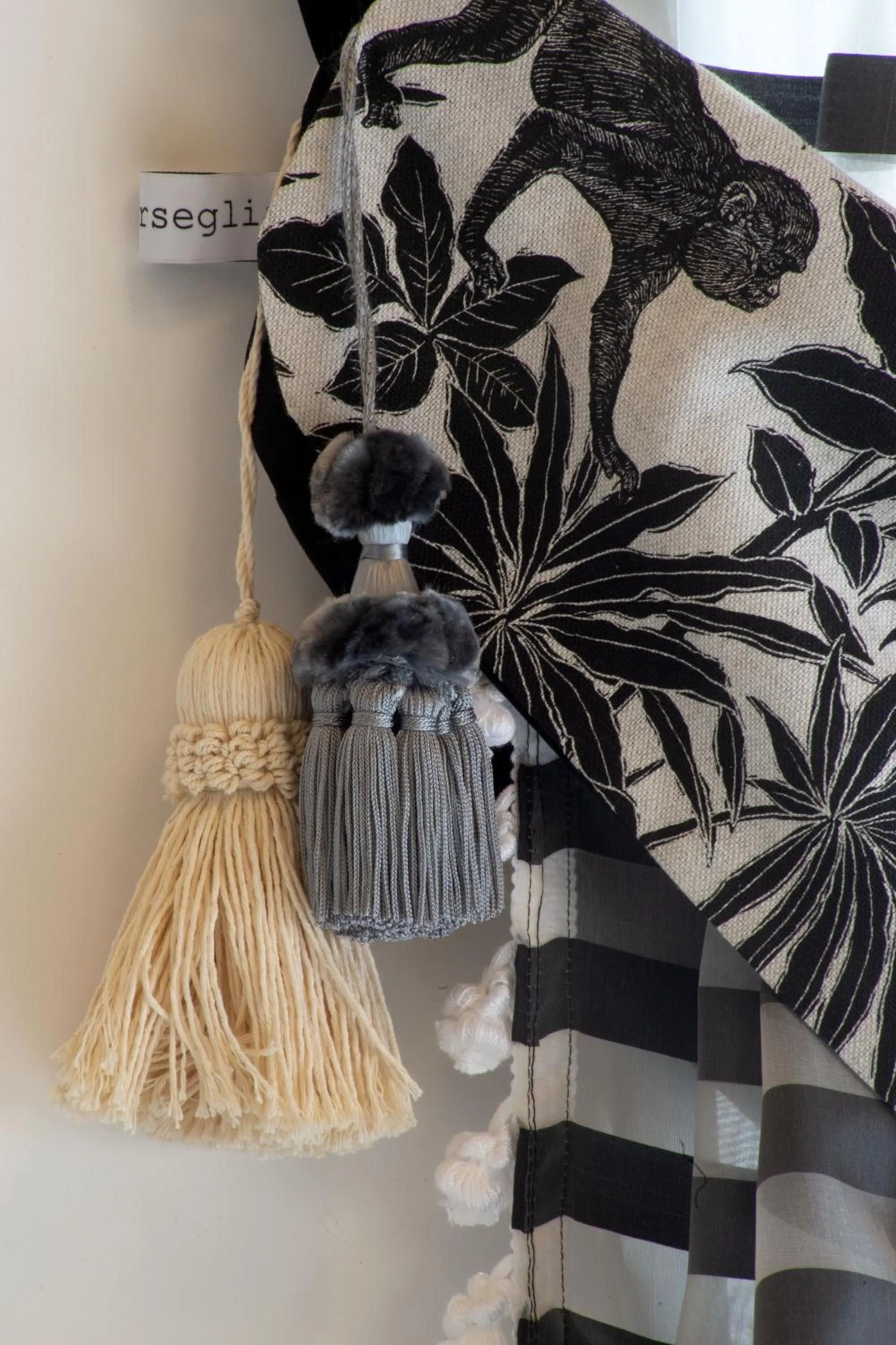 Decorative detail in Almaìt