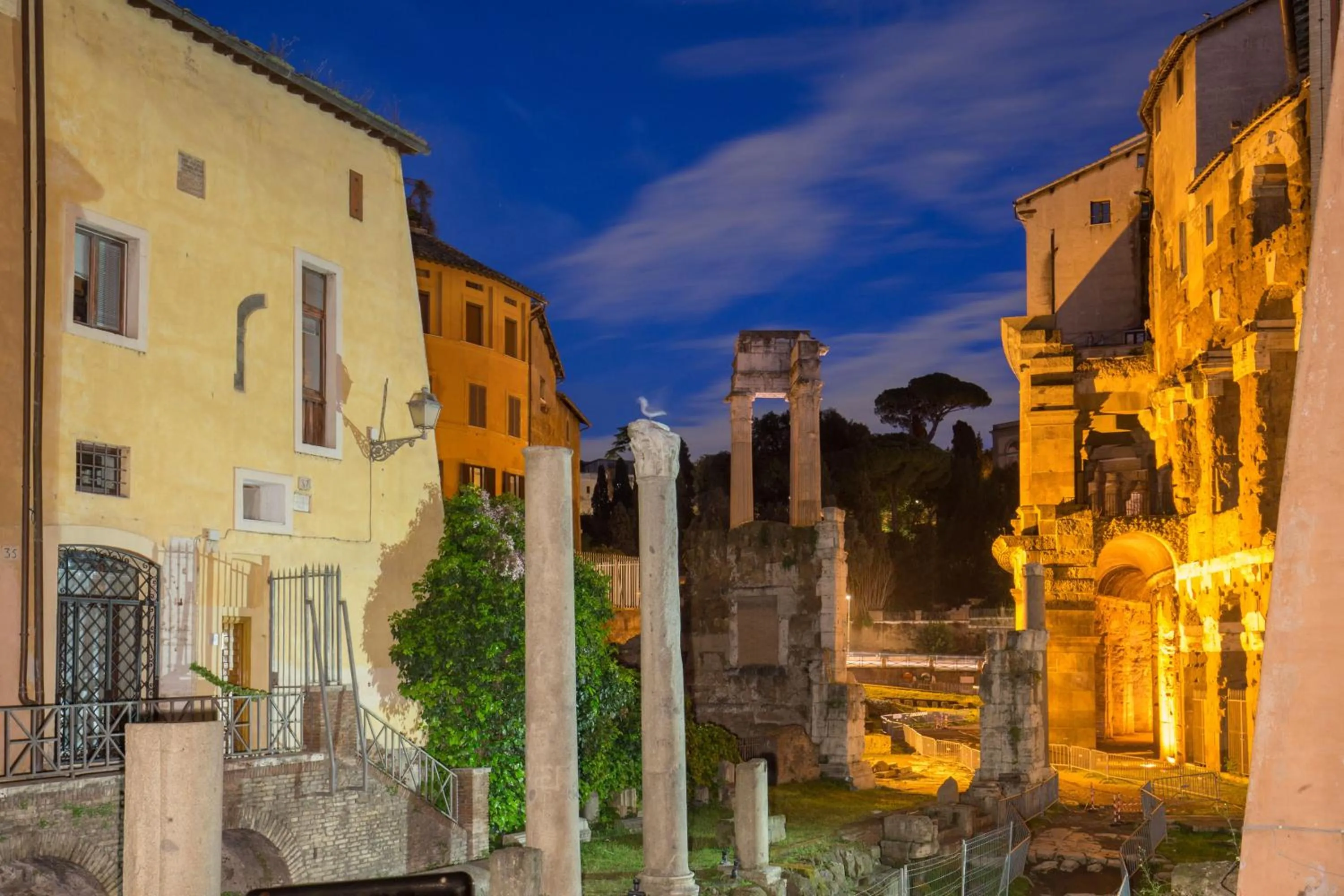 Nearby landmark in Almaìt