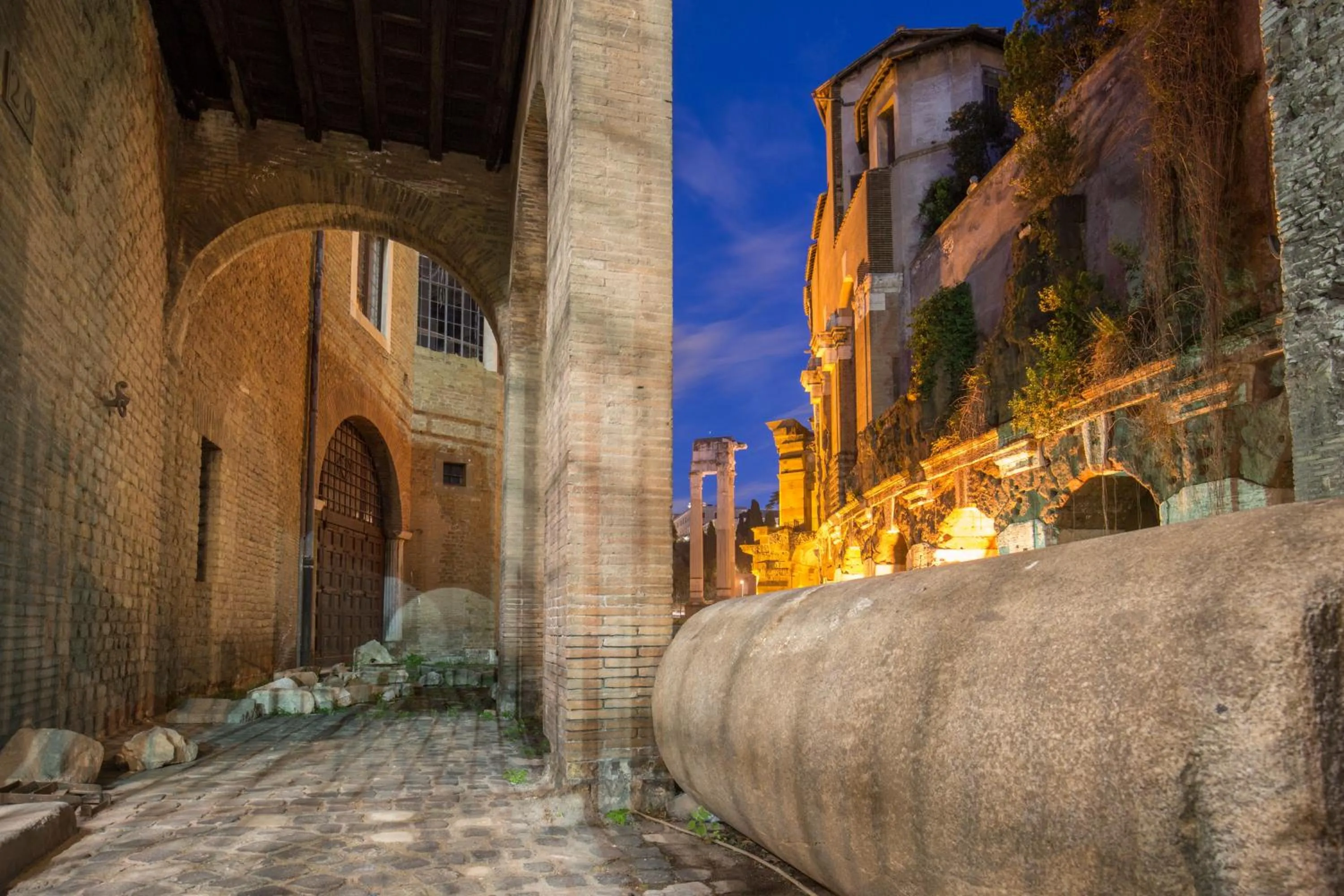 Nearby landmark in Almaìt