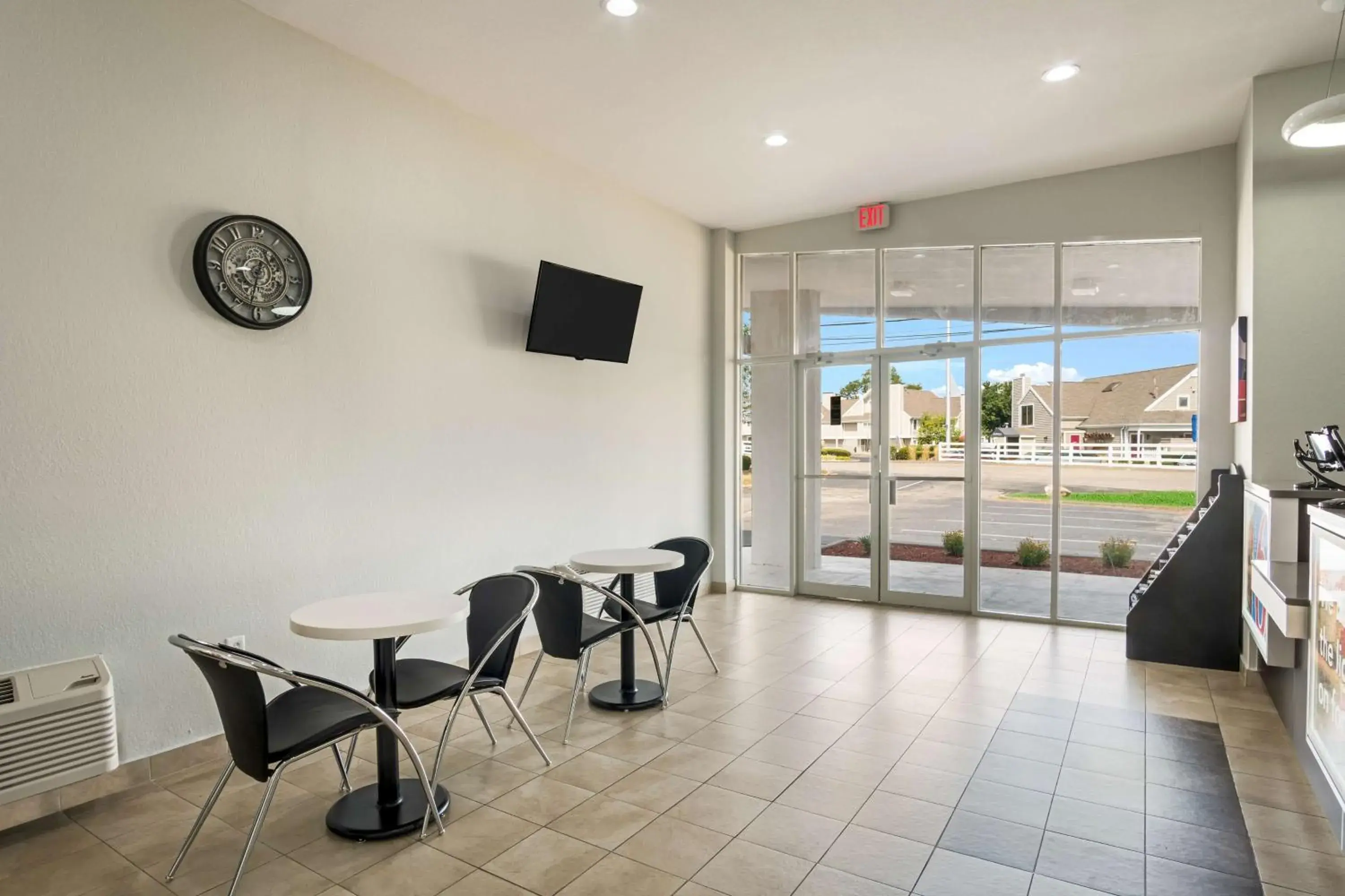Lobby or reception, Dining Area in Motel 6-Lexington, KY - Airport