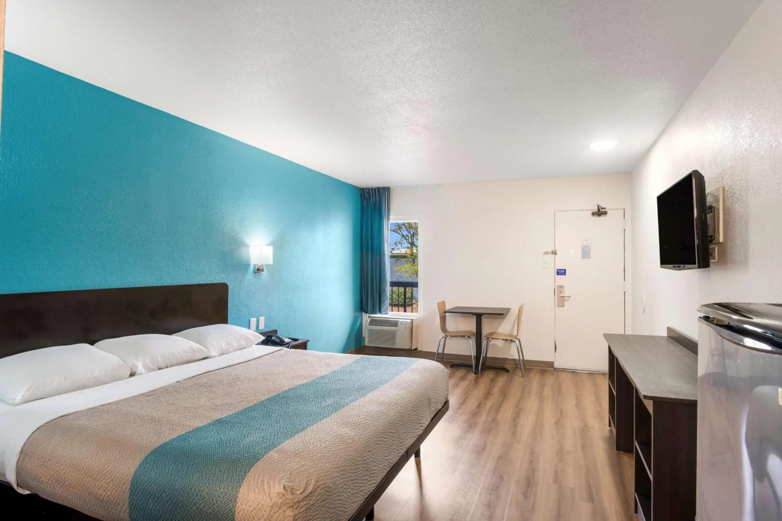 Photo of the whole room, Bed in Motel 6-Lexington, KY - Airport