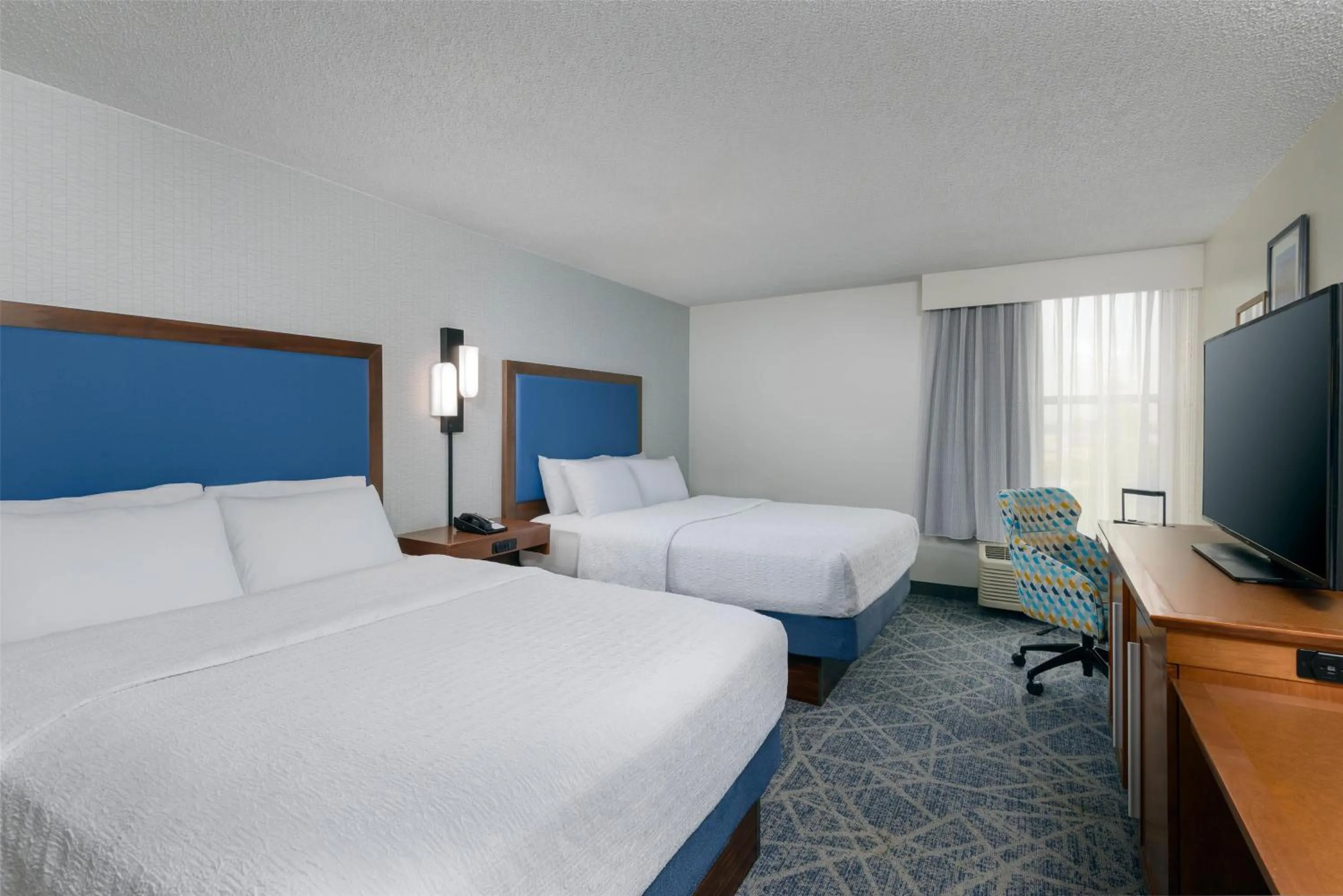 Bed in Hampton Inn Buffalo-Airport Galleria Mall