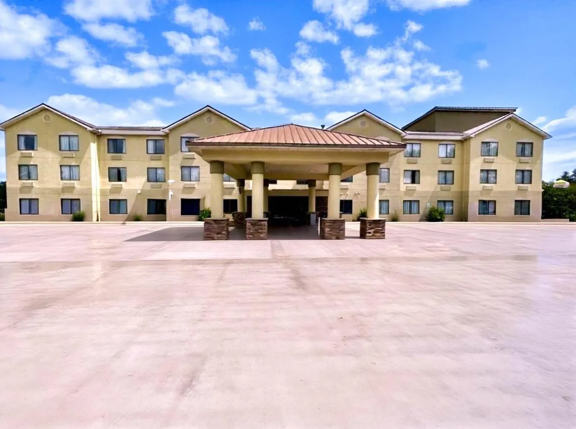 Property building in Comfort Suites Georgetown