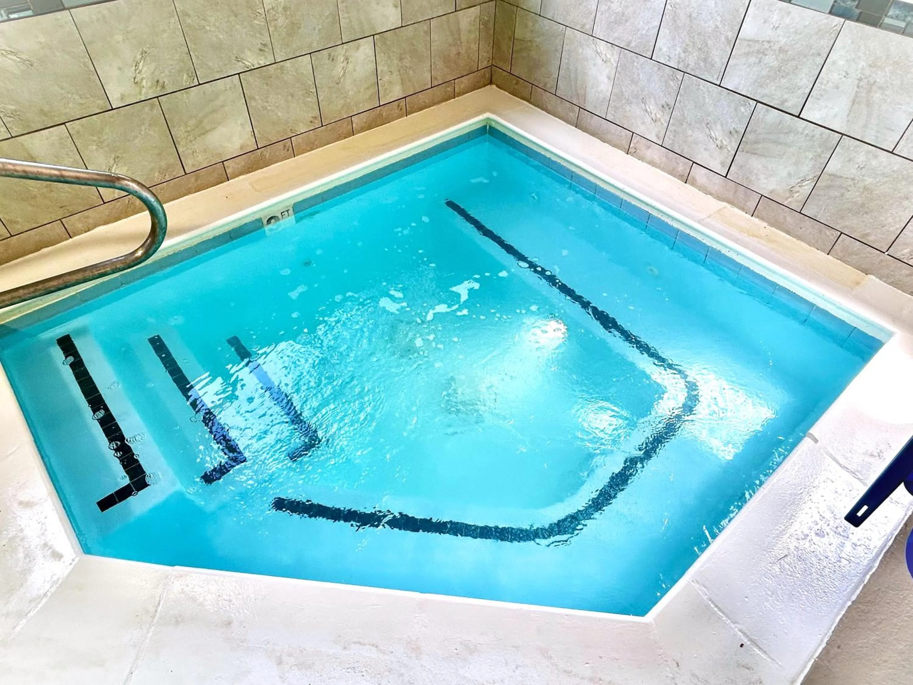 Hot Tub in Comfort Suites Georgetown