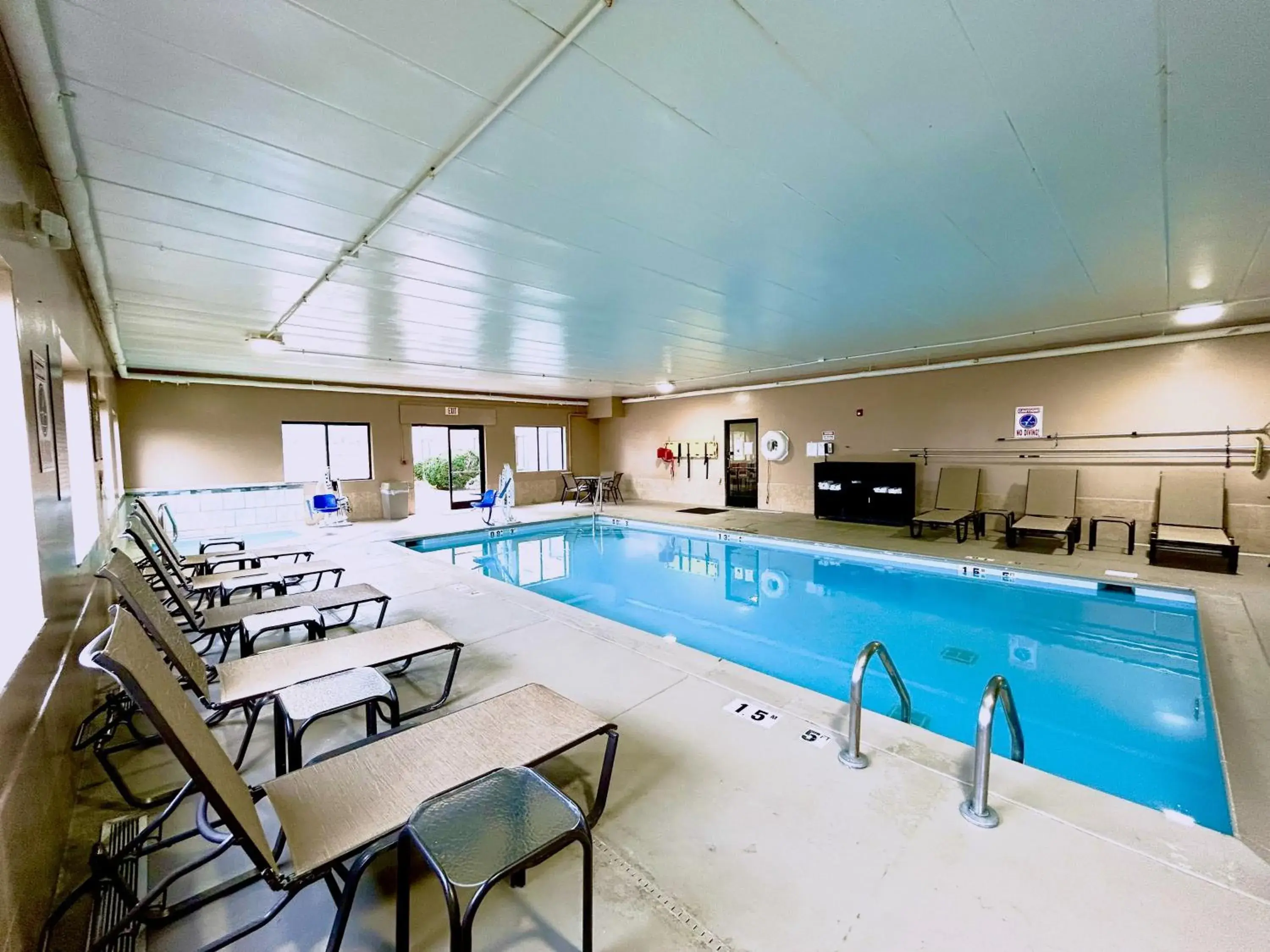 Pool view in Comfort Suites Georgetown Pool view in Comfort Suites Georgetown