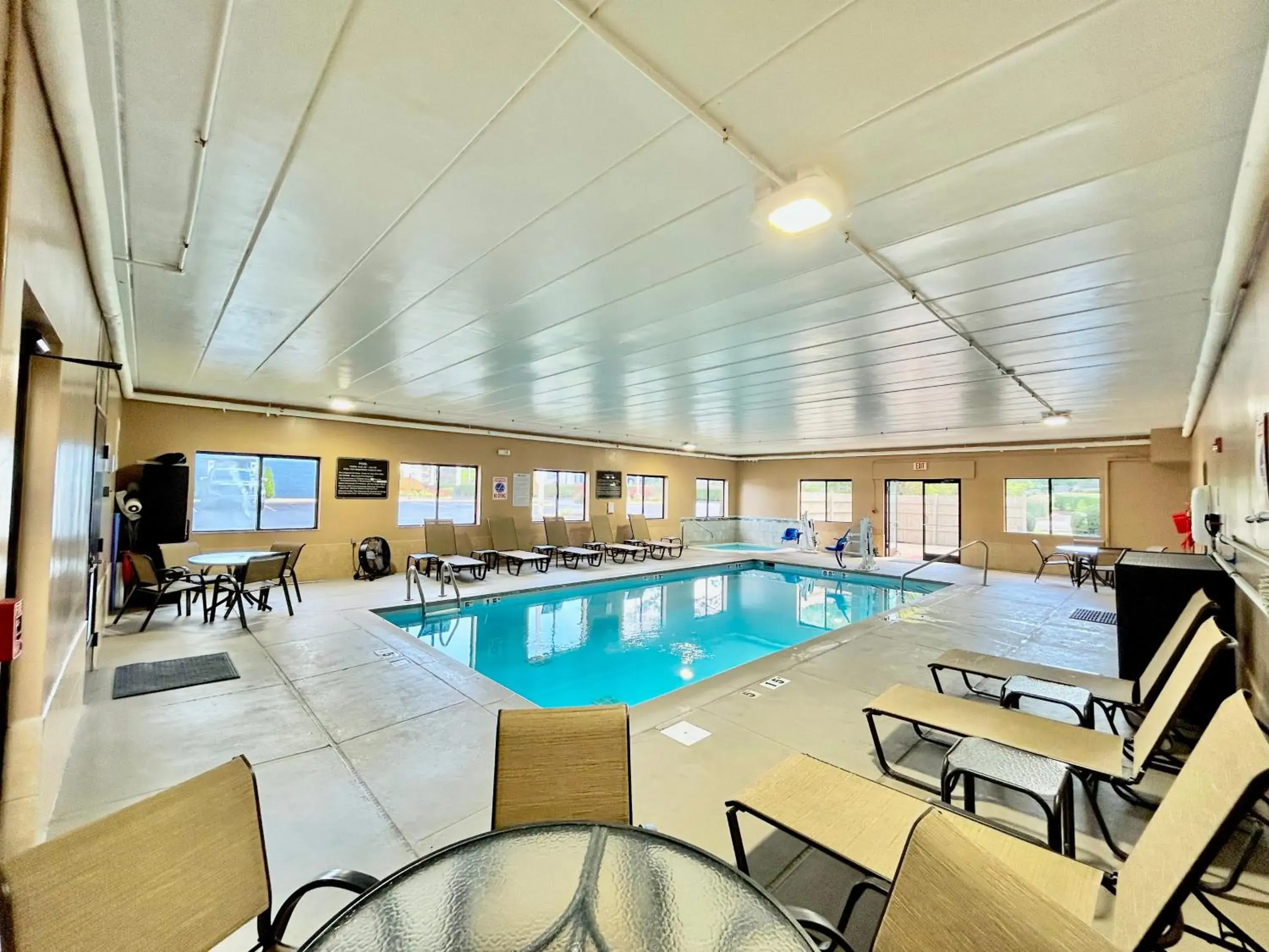 Pool view in Comfort Suites Georgetown Pool view in Comfort Suites Georgetown