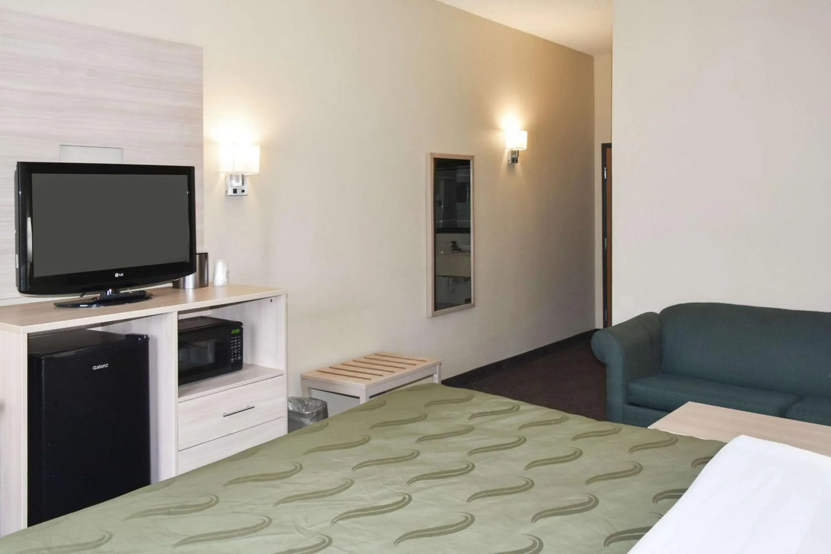 Bedroom, Bed in Quality Inn & Suites Brooks Louisville South Bedroom, Bed in Quality Inn & Suites Brooks Louisville South