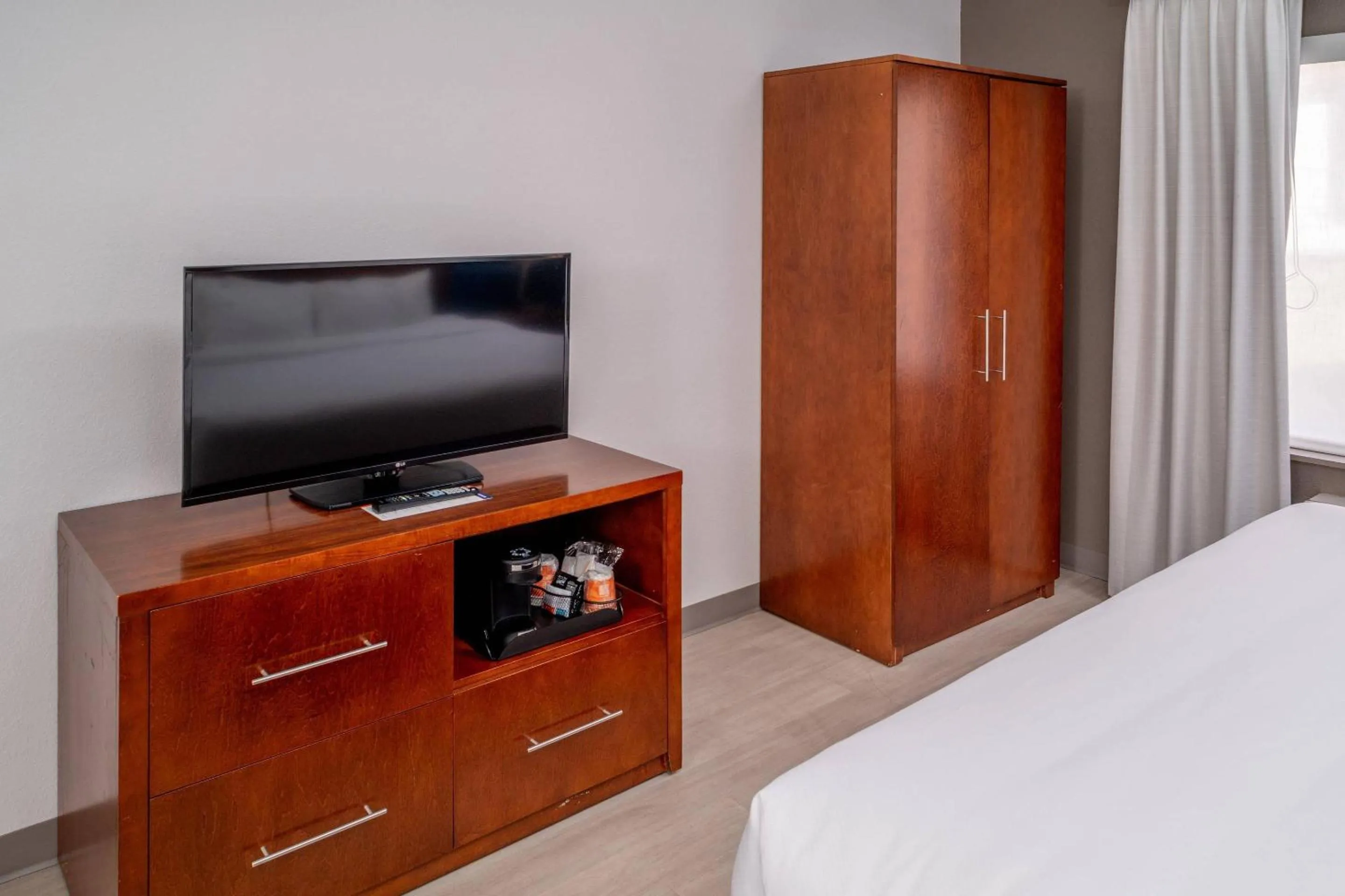 Bedroom, Bed in Comfort Suites Prestonsburg West