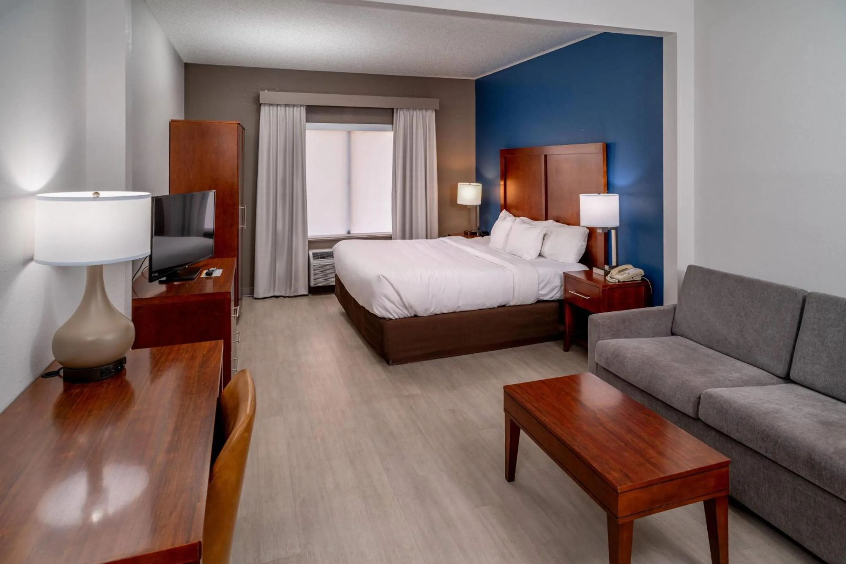 Bedroom, Bed in Comfort Suites Prestonsburg West