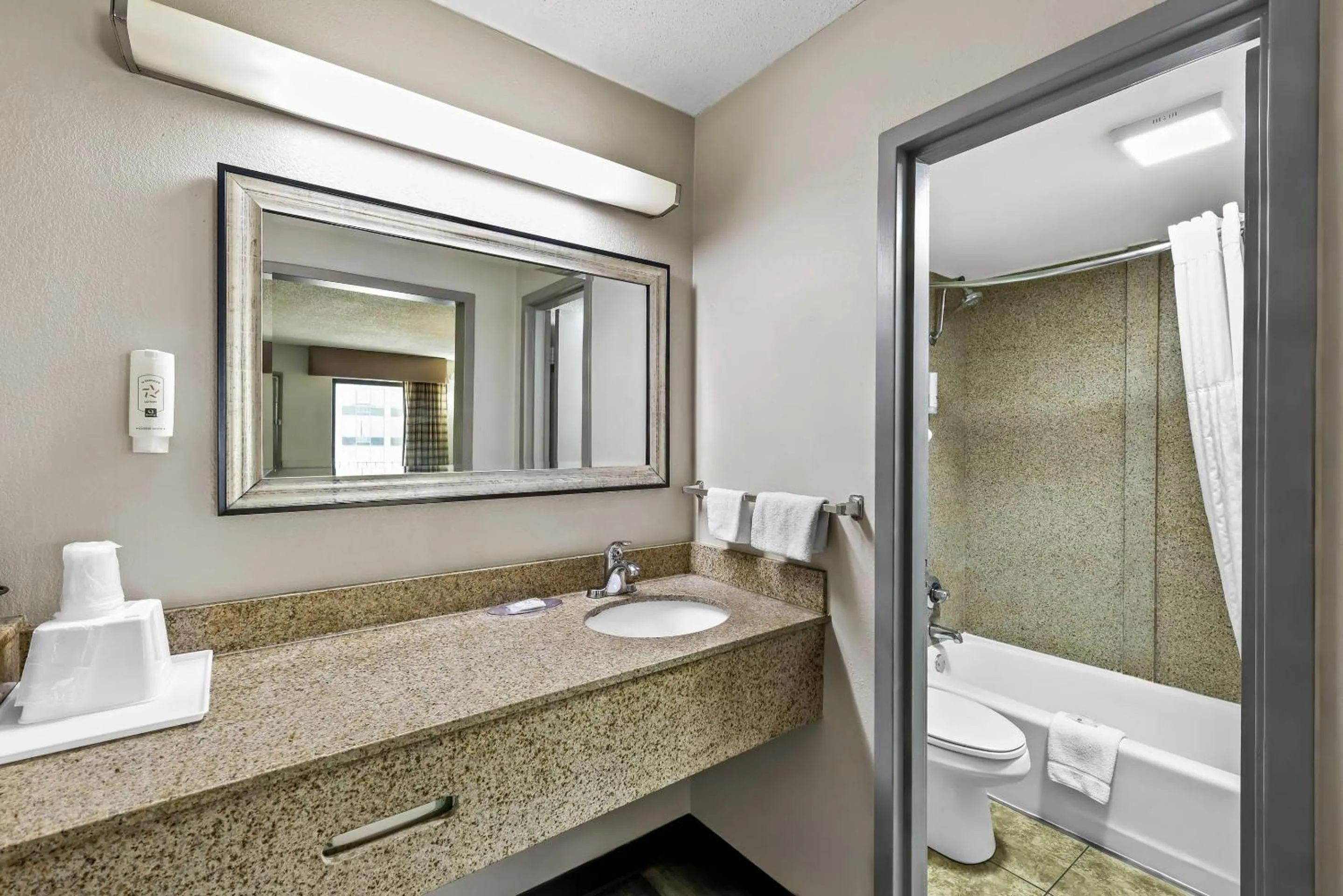 Bedroom in Quality Inn Bowling Green South