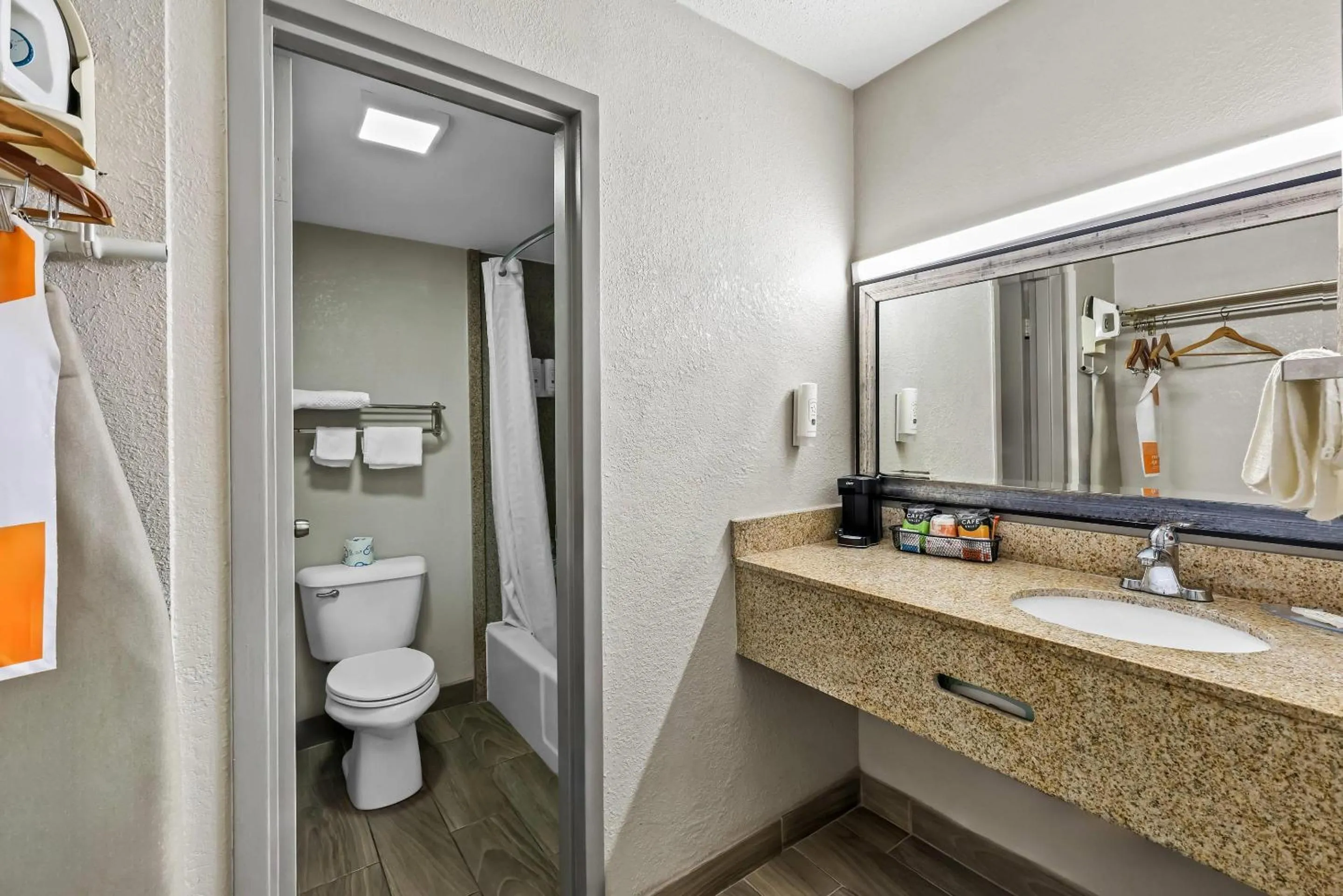 Bedroom in Quality Inn Bowling Green South