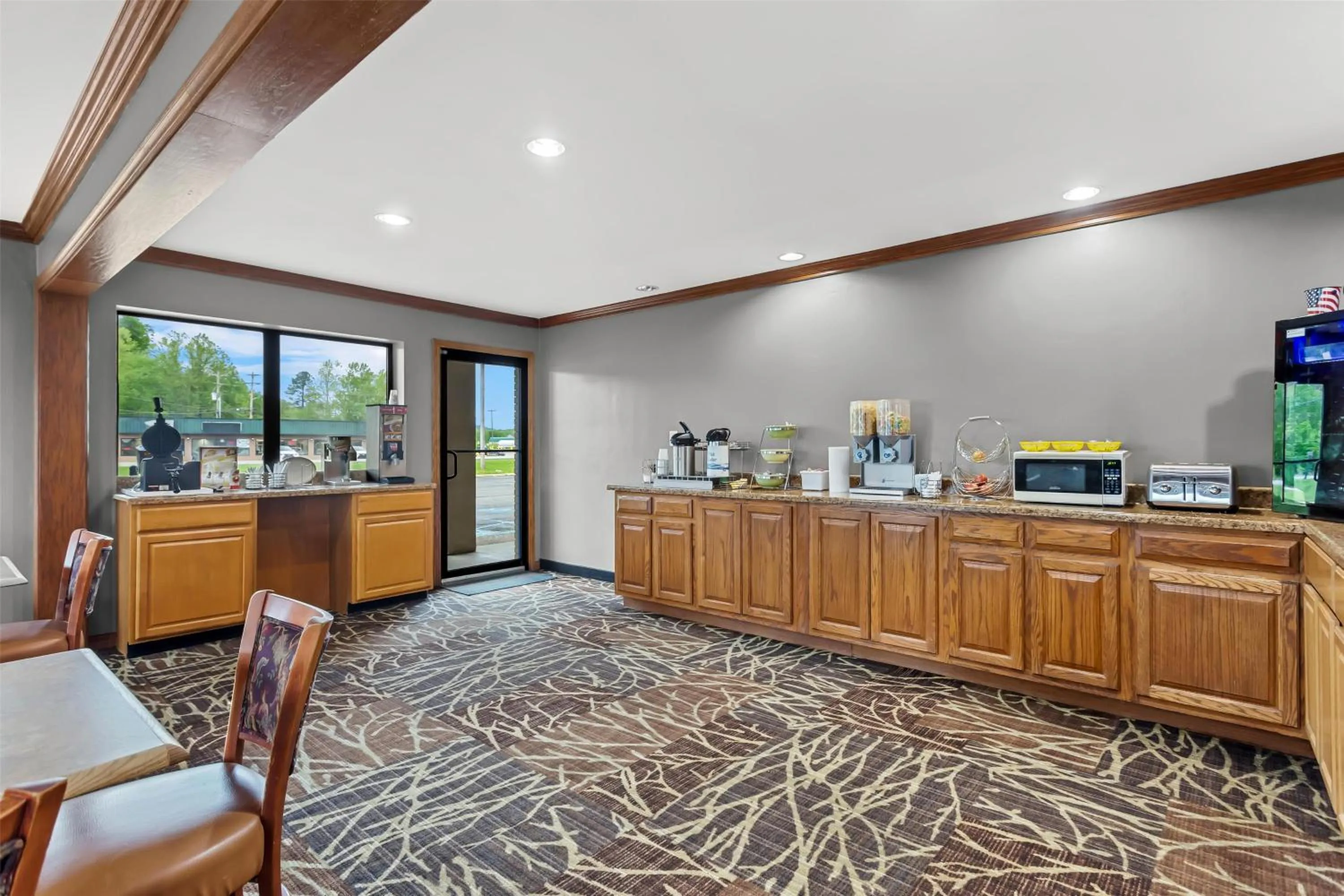 Restaurant/places to eat in Americas Best Value Inn Grayson